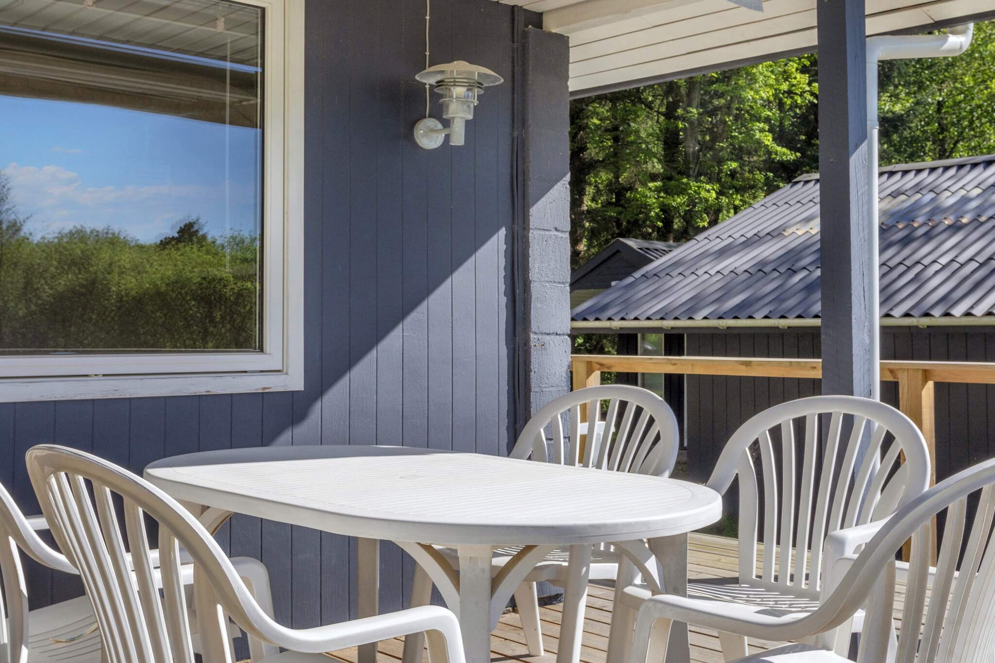 open kitchen(cooker(electric), hood, coffee machine, microwave, dishwasher, freezer(1-59L), fridge-freezer, washing machine), Living/bed room(single folding bed, TV(cable, german television channels, danish TV channels (DR1 and TV2), norvegian TV channels ), CD player, stereo unit), bedroom(double bed), bedroom(double bed), bathroom(floor heating)(bathtub or shower, washbasin, toilet), heating(electric), terrace, terrace(roofed), air to air heatpump