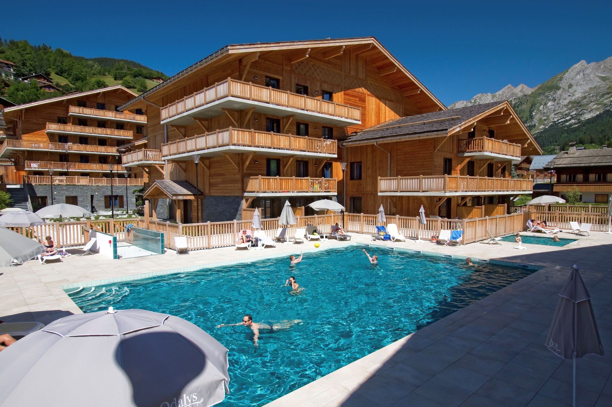 Luxe appartement in skidorp La Clusaz met een spa