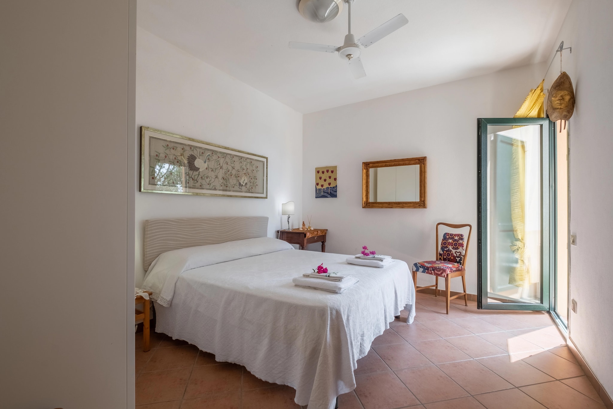 Ground floor: (Kitchenette(cooker, coffee machine, fridge-freezer), Living/diningroom(TV, dining table), bedroom(double bed), bedroom(double bed), bedroom(2x single bed), bathroom(shower, washbasin, toilet), bathroom(washbasin, toilet, bidet, washing machine), children\'s bed)\n\nshower(outside), terrace, garden(private, partially fenced), BBQ