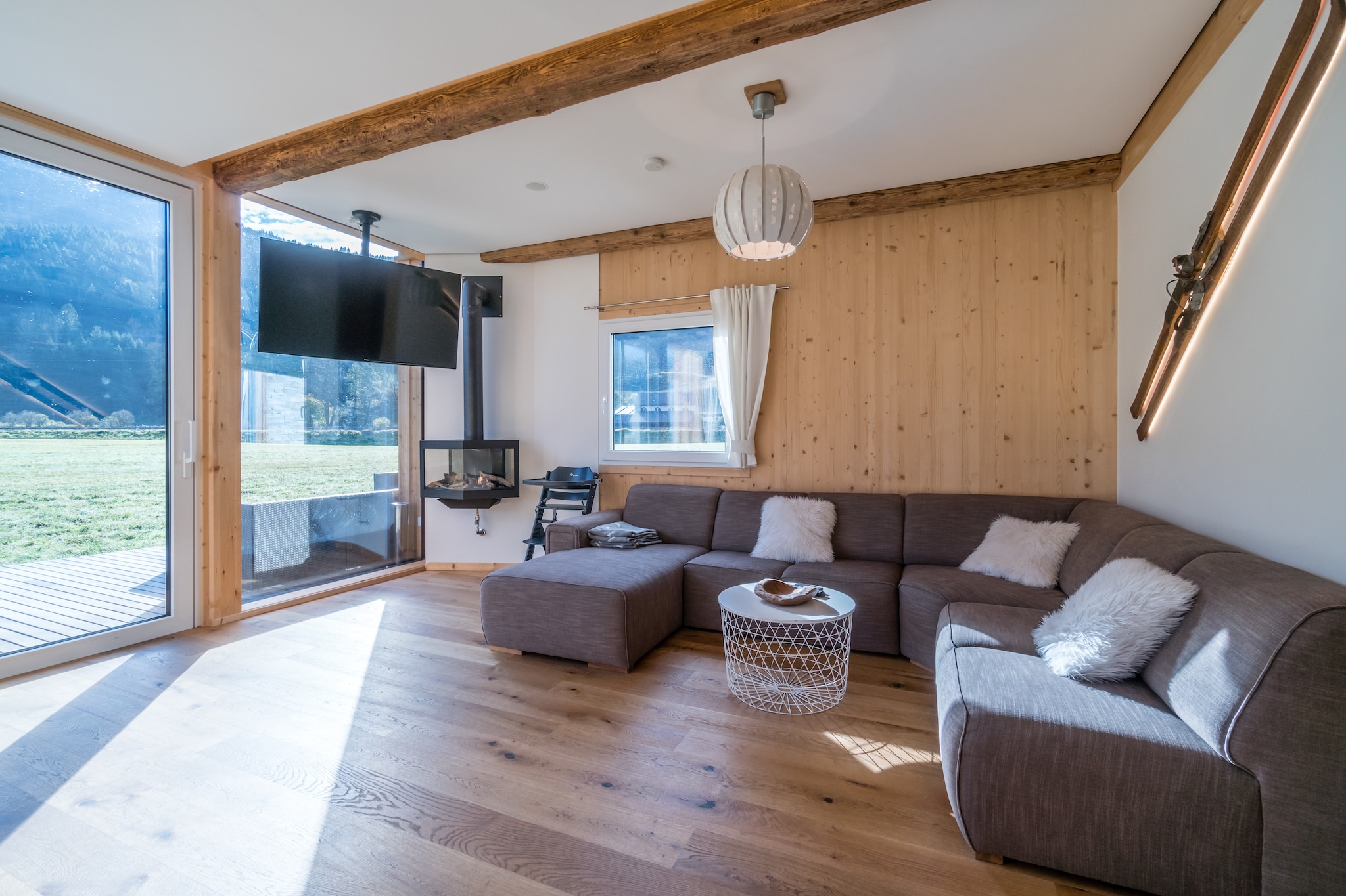 Experience the height of comfort and relaxation in our 132 m² premium chalet, perfect for groups or families of up to 12 people. Nestled in the scenic Murau region of Styria, this luxurious retreat features a combination of modern amenities and cozy comforts, ensuring a memorable stay. The chalet boasts four beautifully appointed bedrooms, including a mix of double beds, bunk beds, and single beds to accommodate all guests. With three well-designed bathrooms, each equipped with a shower, toilet, and hairdryer, you’ll have plenty of space and privacy.
Conveniently located just 6 km from the Kreischberg gondola lift, the chalet offers easy access to top-notch skiing and outdoor activities. As a bonus, your stay includes the MurauCard for summer, providing exclusive discounts and perks at local attractions.
The open-plan kitchen is a chef’s dream, fully equipped with cutlery, cookware, a ceramic hob, oven (with optional microwave), refrigerator with freezer compartment, and a dishwasher. Essential amenities such as a toaster, kettle, and filter coffee machine are also provided. Upon arrival, you'll find a starter set with dishwasher tabs, dishwashing liquid (sample), sponge, garbage bags, cleaning supplies, and a tea towel to make your stay hassle-free. Relax and unwind in your private hot tub and sauna, the perfect end to a day of skiing or exploring the beautiful surroundings. The chalet also features free Wi-Fi and a washing machine for your convenience.
Pets are welcome upon request and for an additional fee, ensuring your furry friends can enjoy the getaway too.