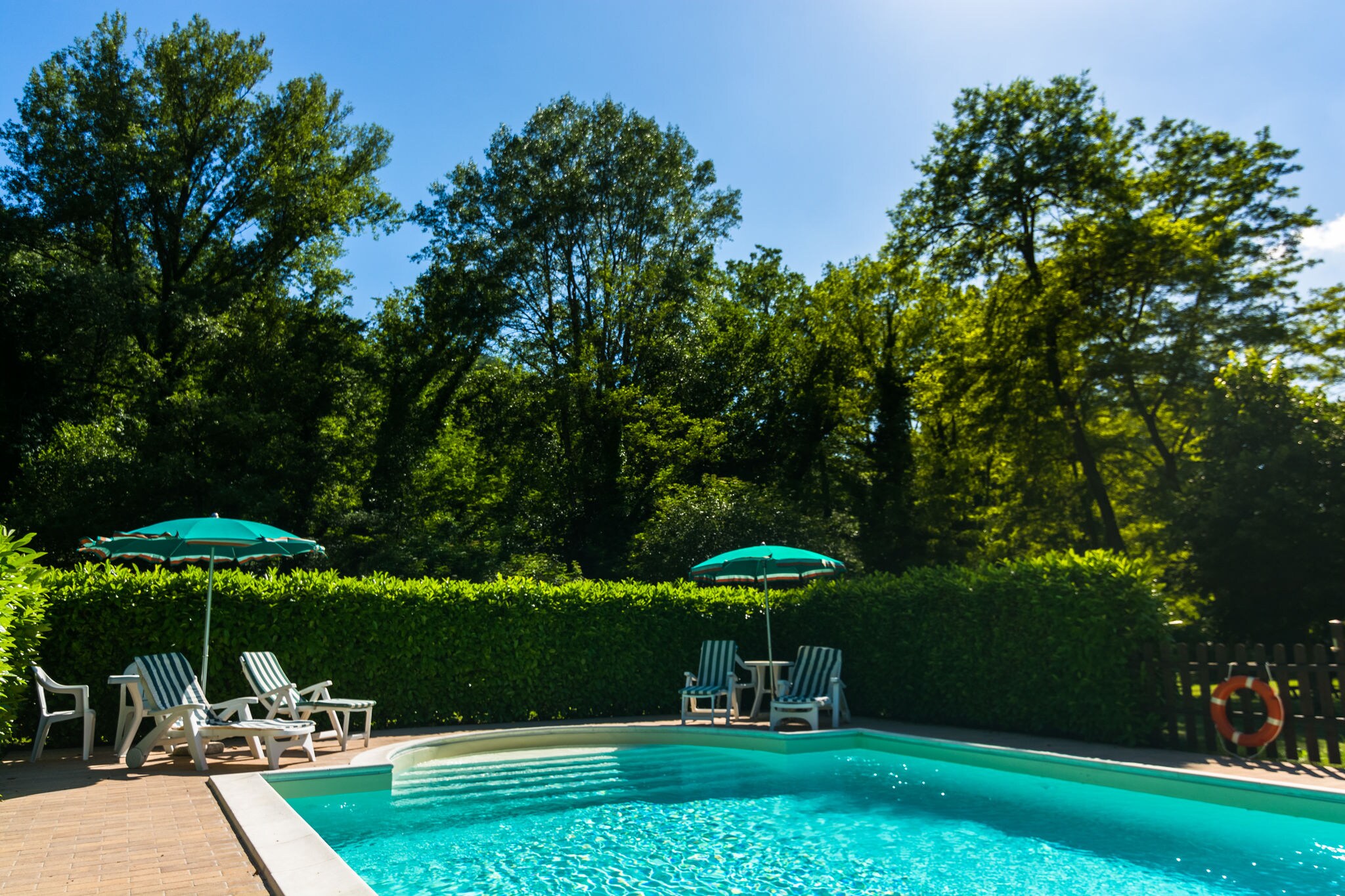 Landelijk appartement in Gubbio met een zwembad en jacuzzi