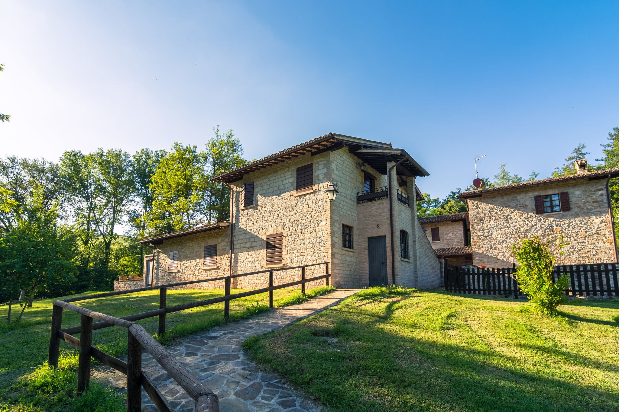 Atemberaubendes Bauernhaus in Gubbio mit Jacuzzi und Schwimmbad