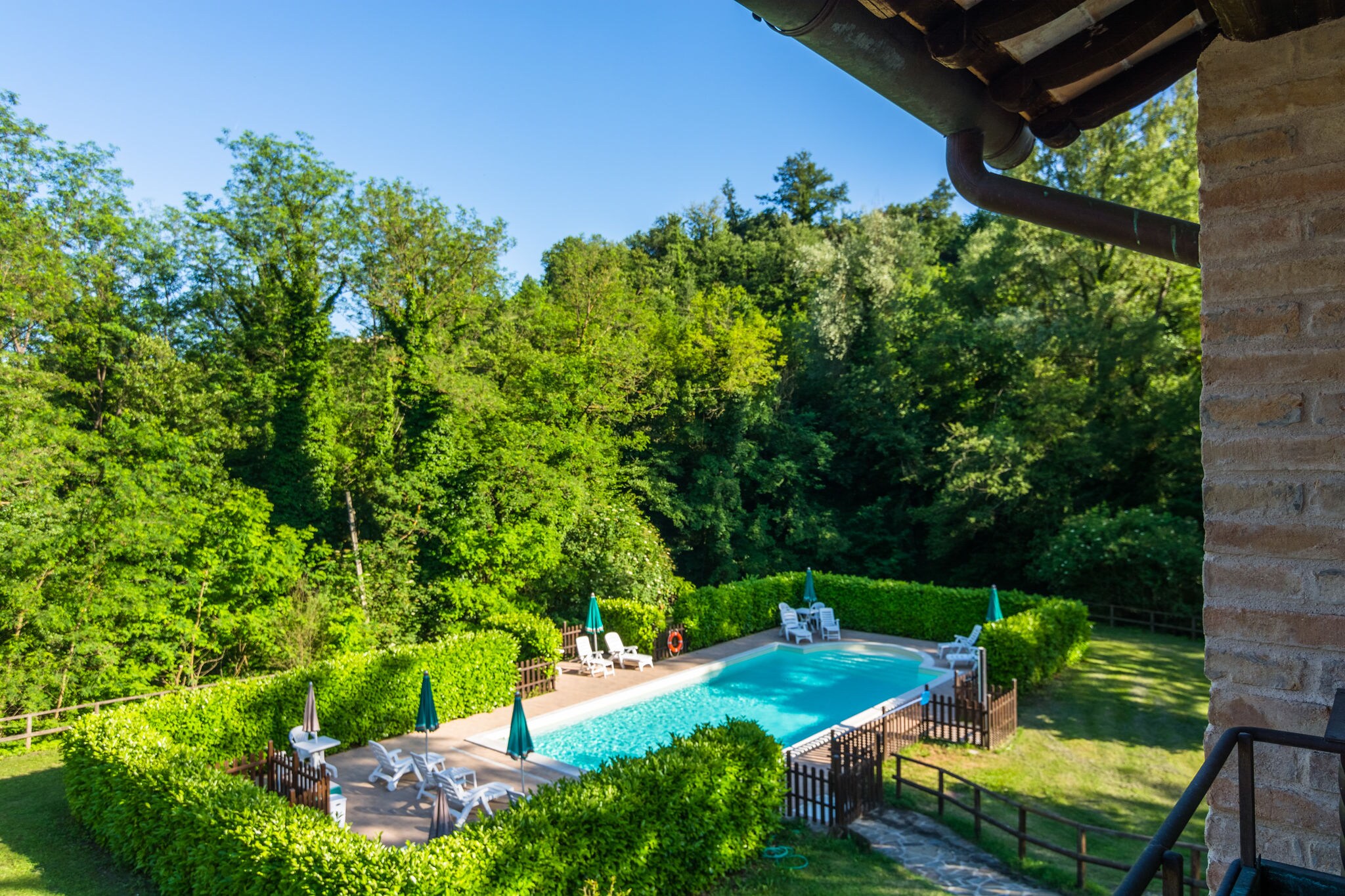 Stunning Farmhouse in Gubbio with Jacuzzi & Pool