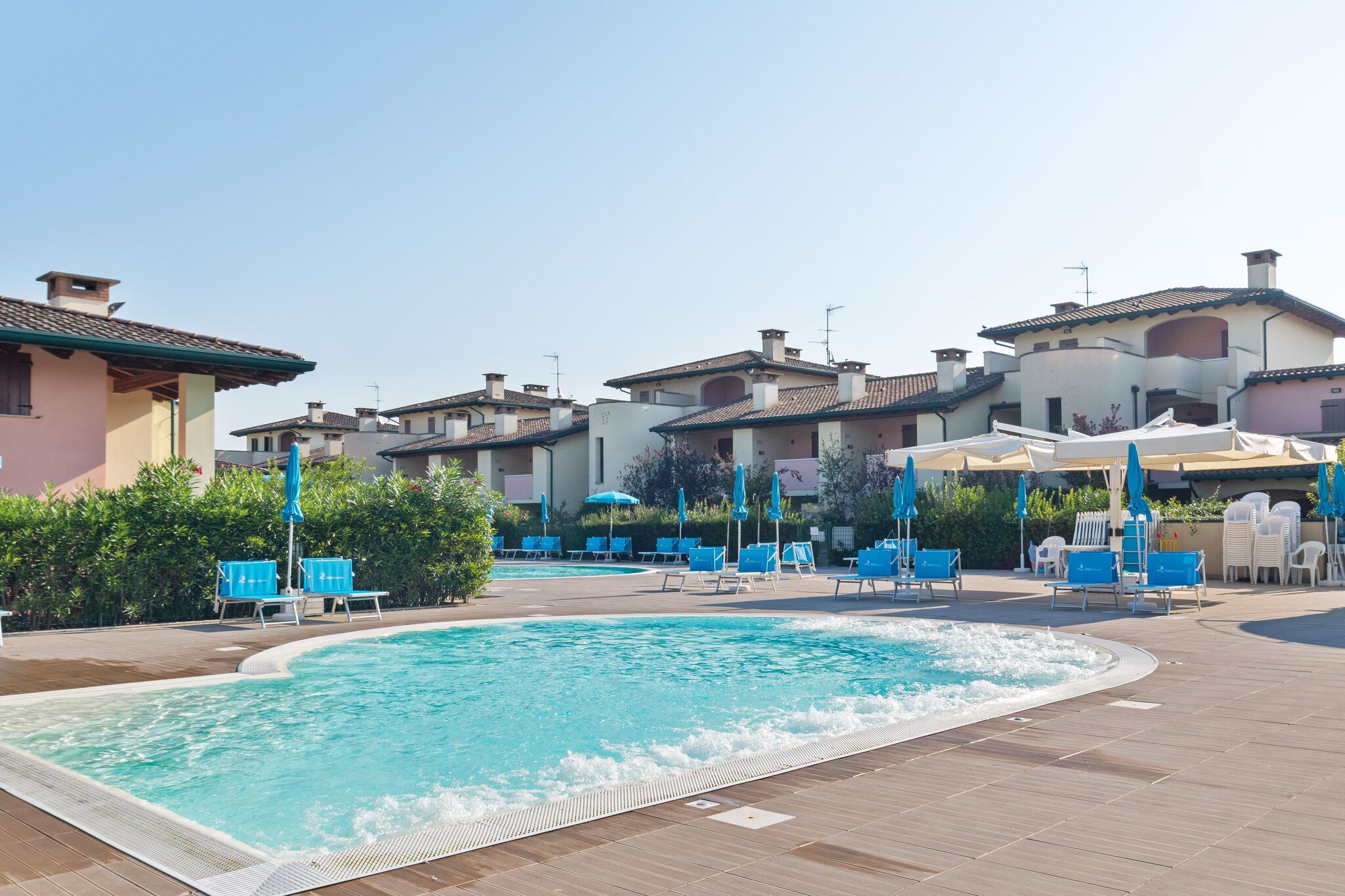Luxe vakantiehuis in Lido delle Nazioni met zwembad
