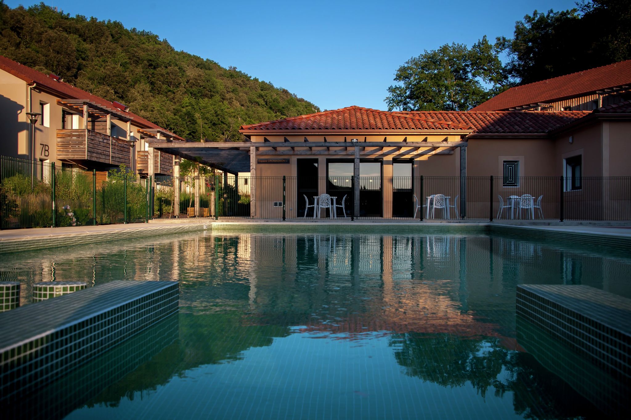 Leuk appartement aan een gezamenlijk zwembad in de Dordogne