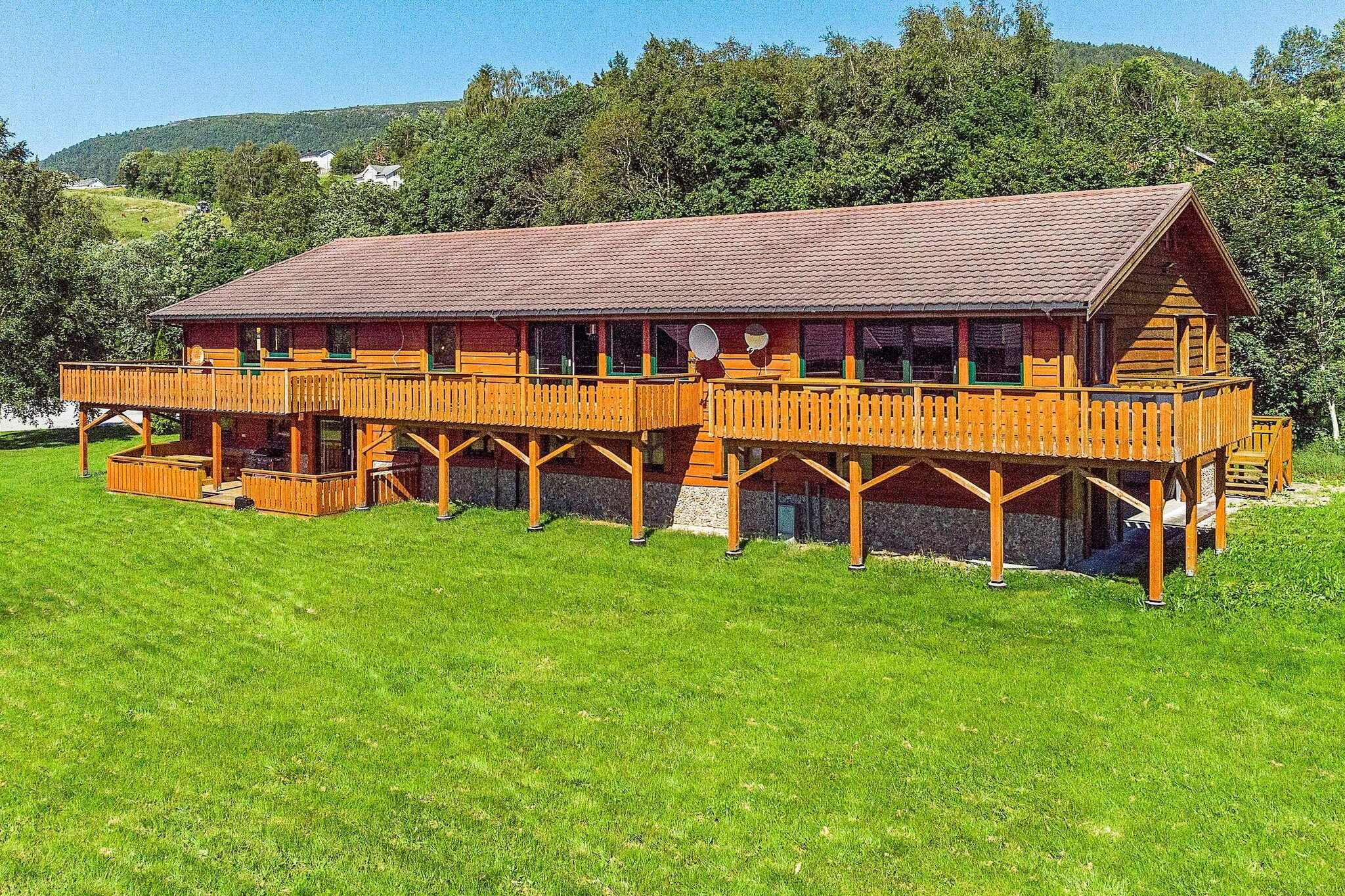 open kitchen(cooker(electric), hood, coffee machine(filter), microwave, dishwasher, fridge, freezer(> 250L), tumble dryer, washing machine, high chair), Living/bed room(45 m2)(double folding bed, TV(satellite, german television channels, norvegian TV channels )), bedroom(double bed, children\'s bed), bedroom(2x single bed), bathroom(floor heating)(bathtub or shower, washbasin, toilet), sauna(indoor, heated), heating(electric), terrace(roofed, 12 m2), garden furniture, BBQ, parking, swimming pool(shared with other guests, outside)