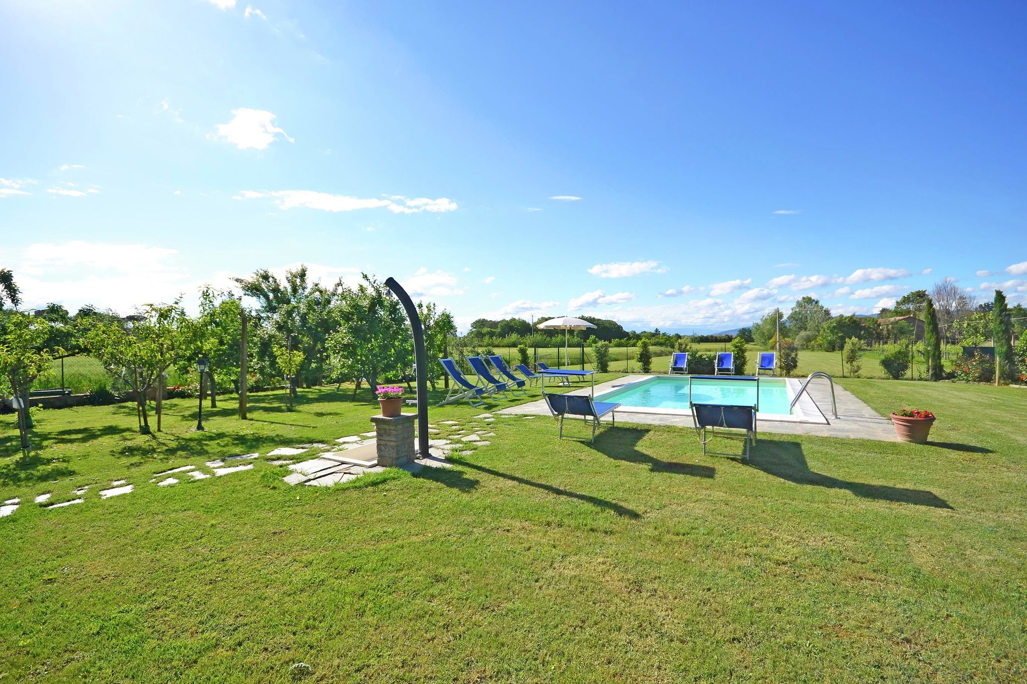 Balmy Villa in Cortona with Swimming Pool