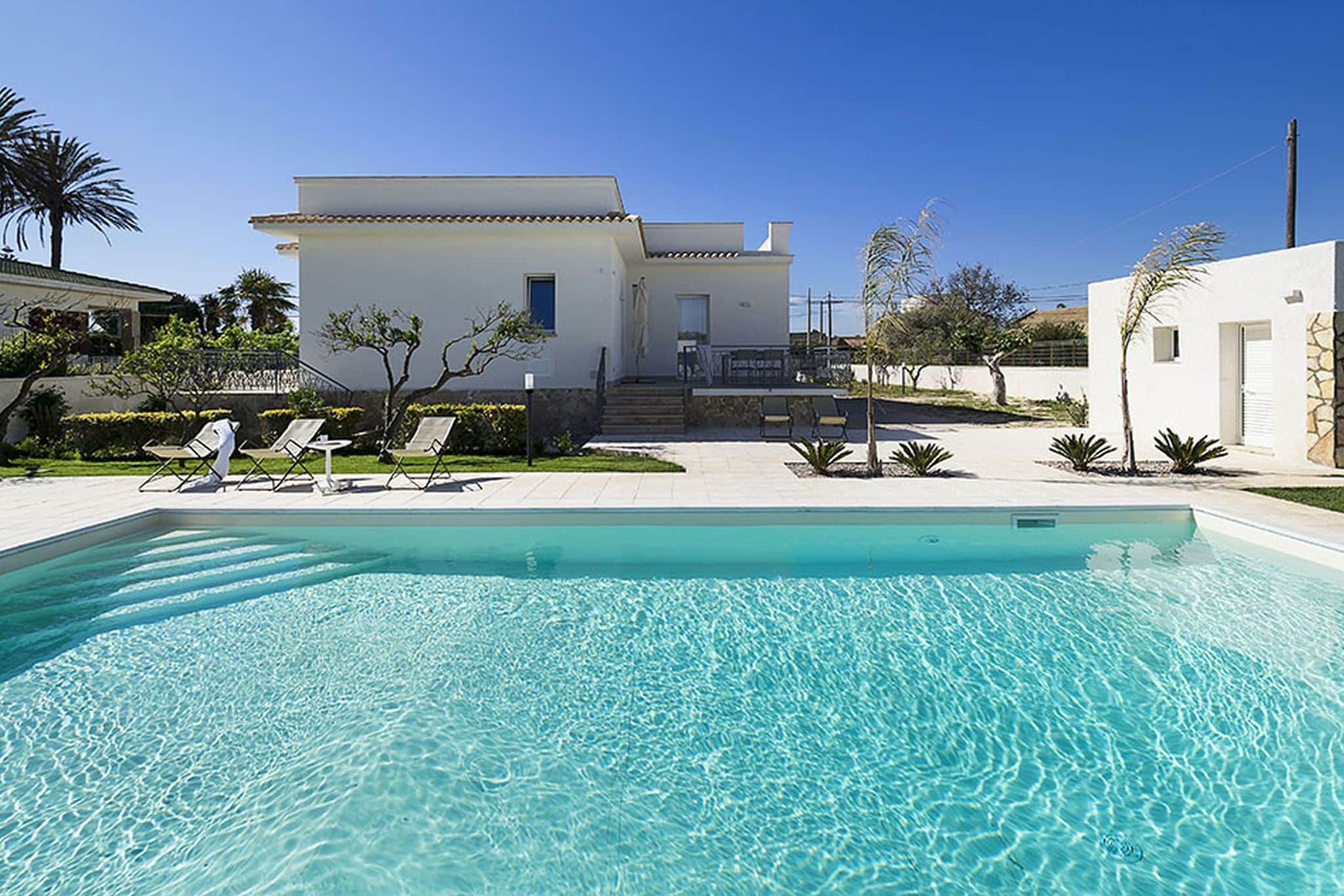 Luxury villa in Marsala with pool and private garden and only 400m from the sea