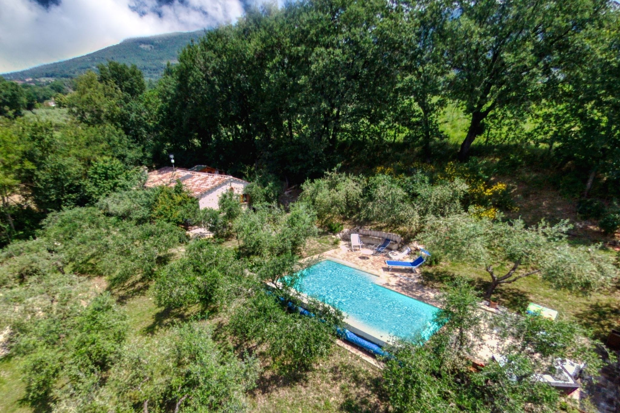 Heerlijke vakantiewoning in Assisi met een zwembad