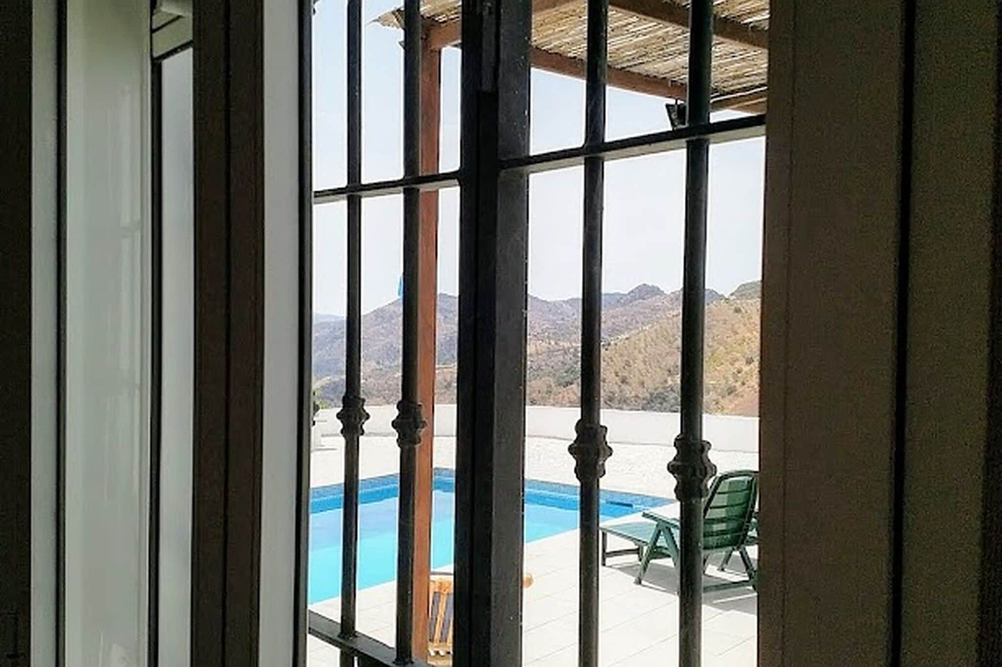 Einfaches Ferienhaus in Almogía mit privatem Pool