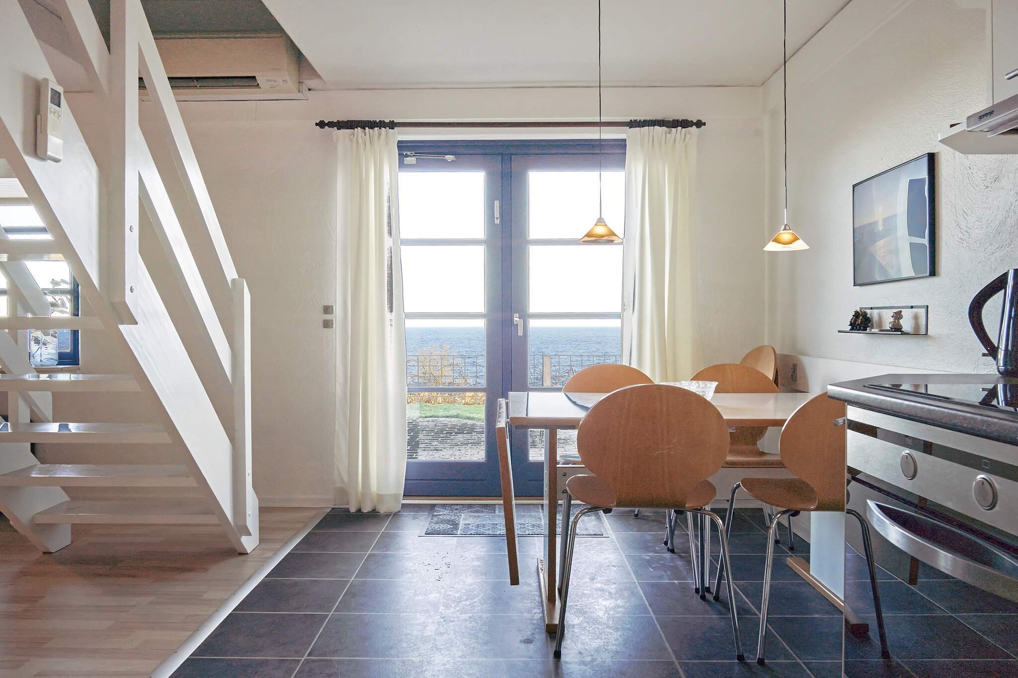 3 room w/seaview-Binnen