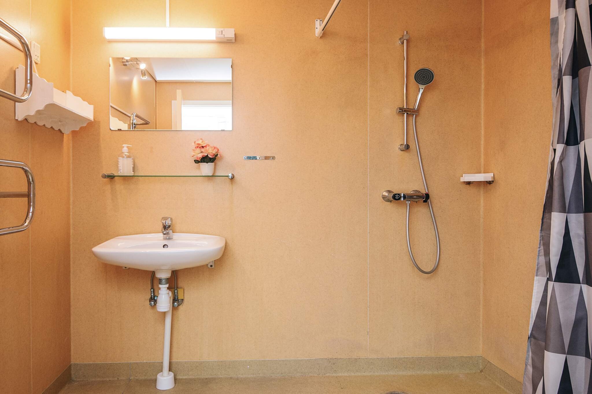 1 room w/seaview - Binnen