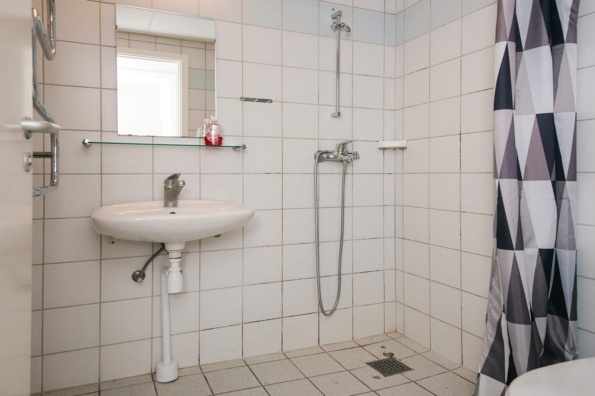 2 rooms w/partially seaview - Binnen