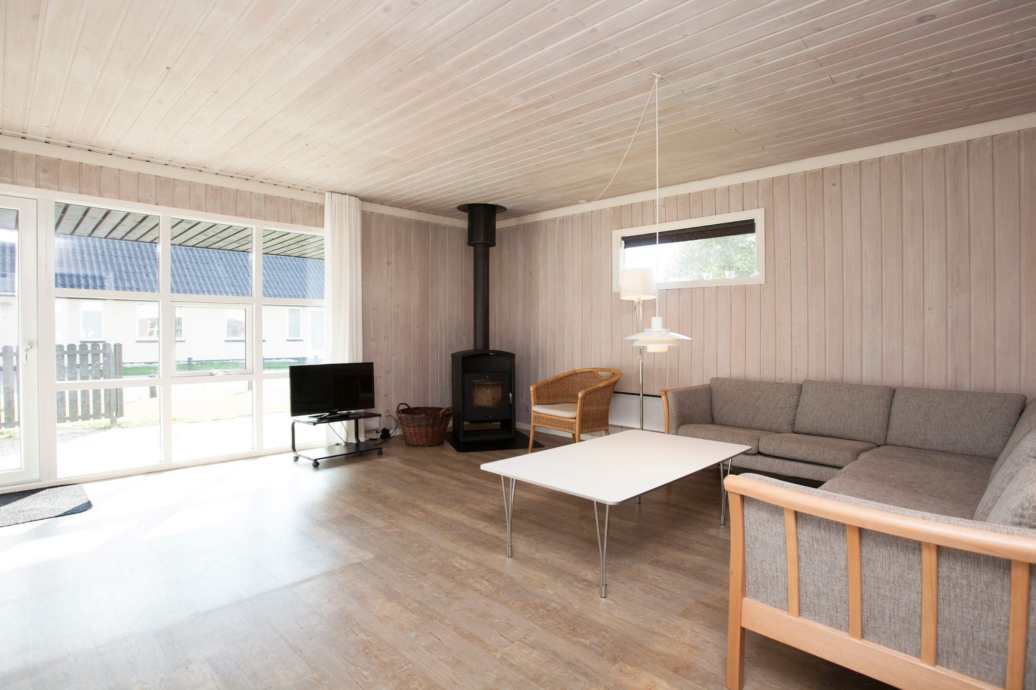 4 room, - Indoor