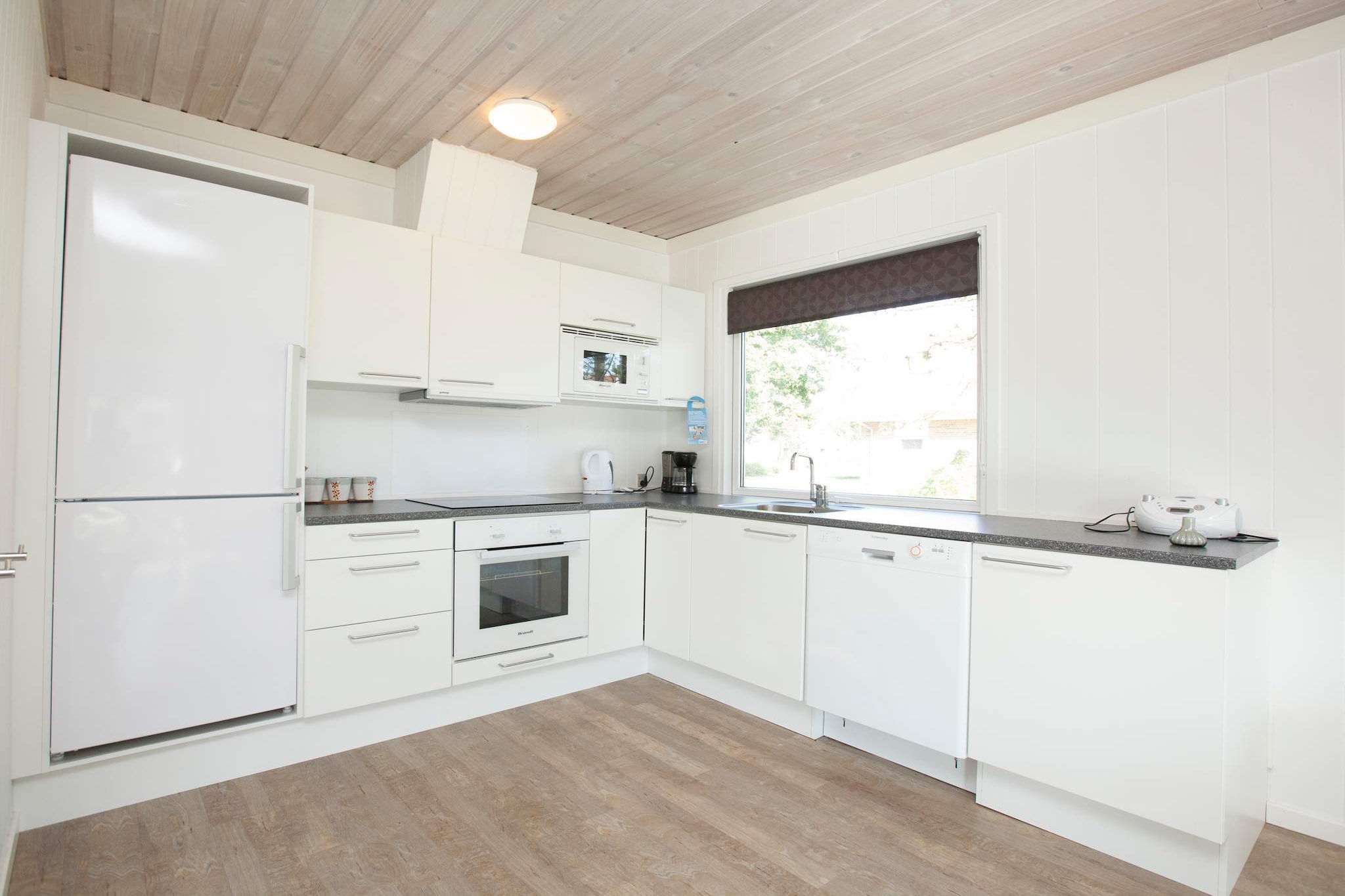4 room, - Indoor
