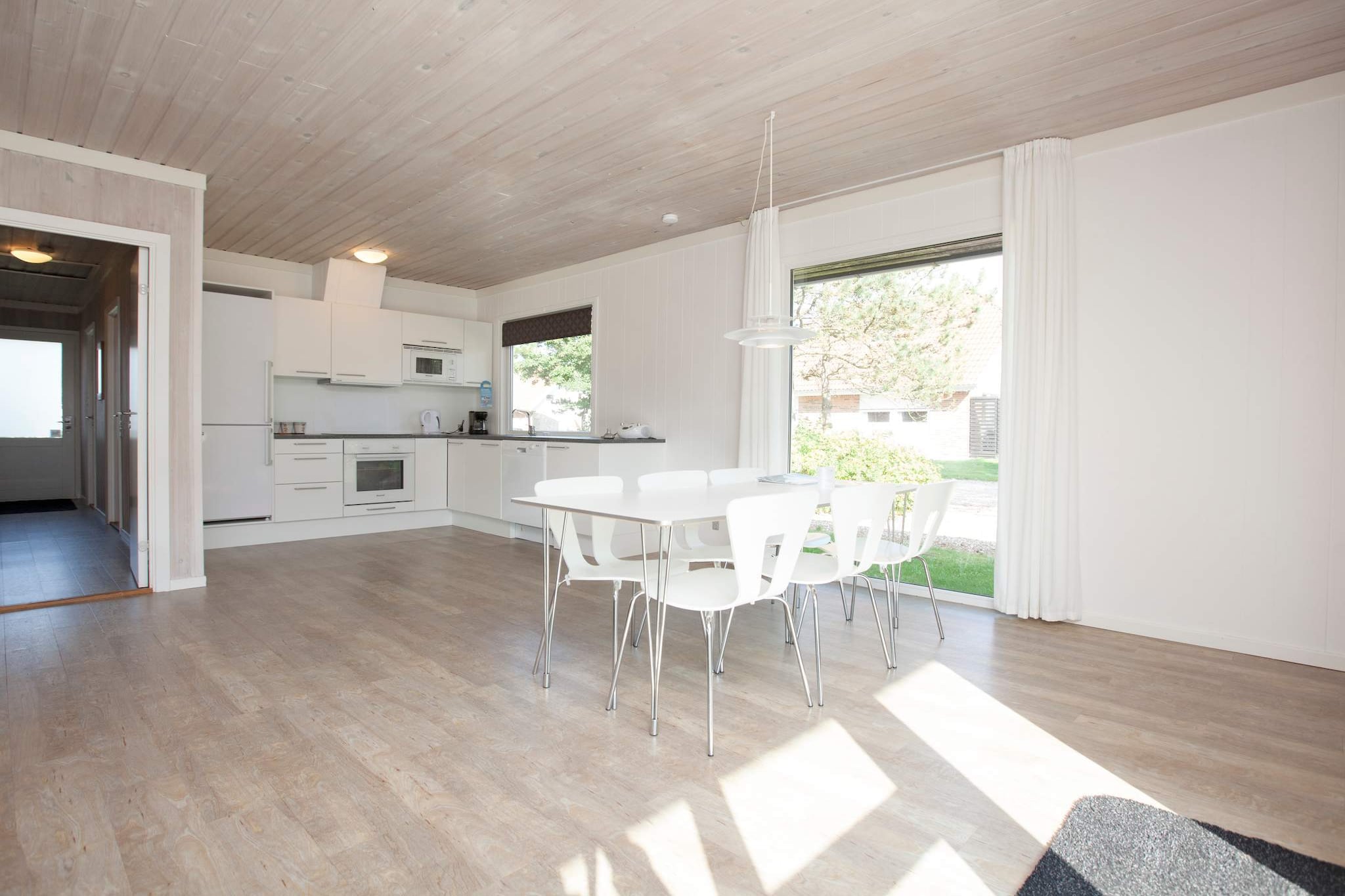 4 room, - Indoor