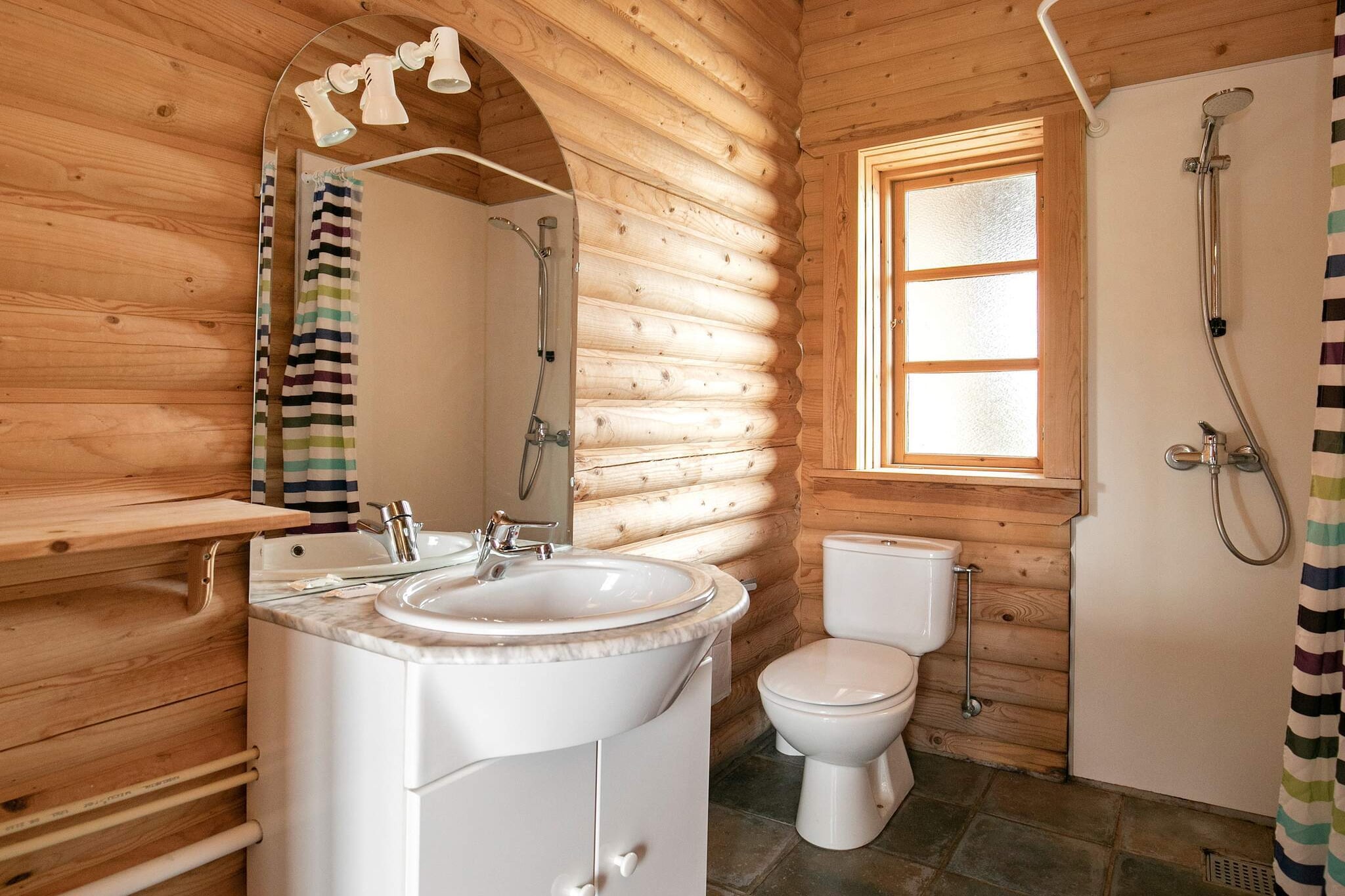 1 room,attached house - Indoor