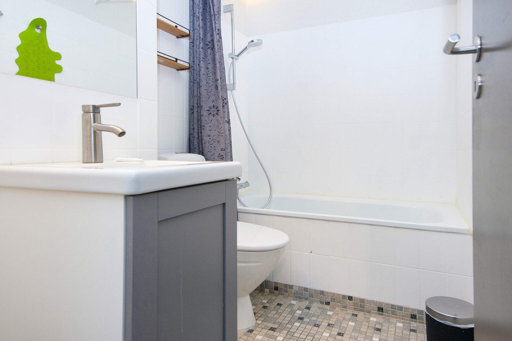 3 room,1 st floor,penthouse