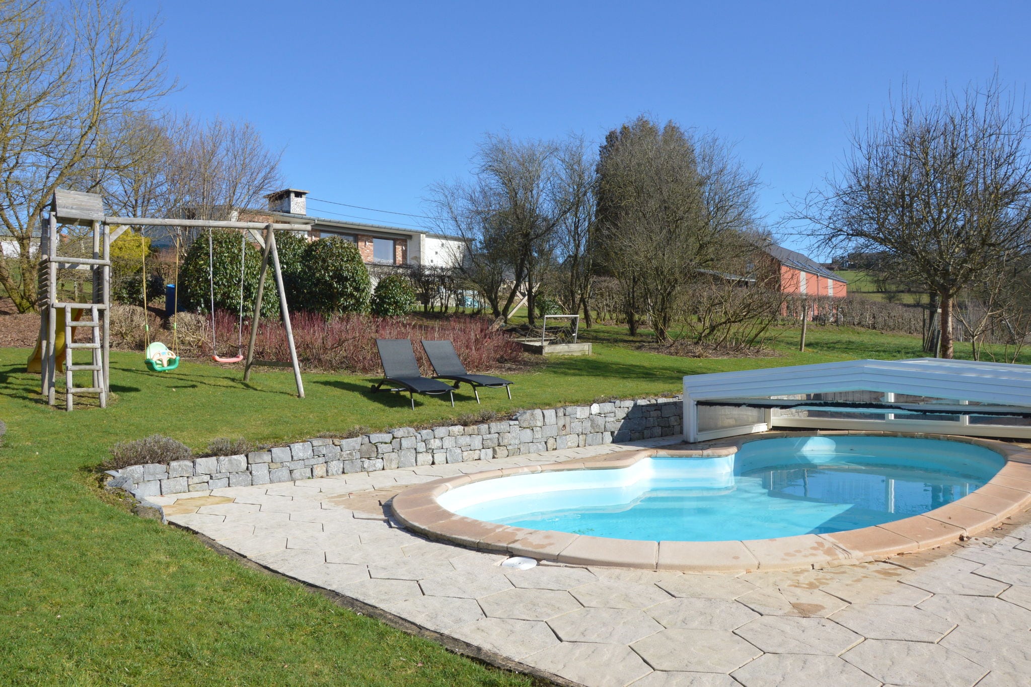 Luxe villa in Stavelot met buitenzwembad