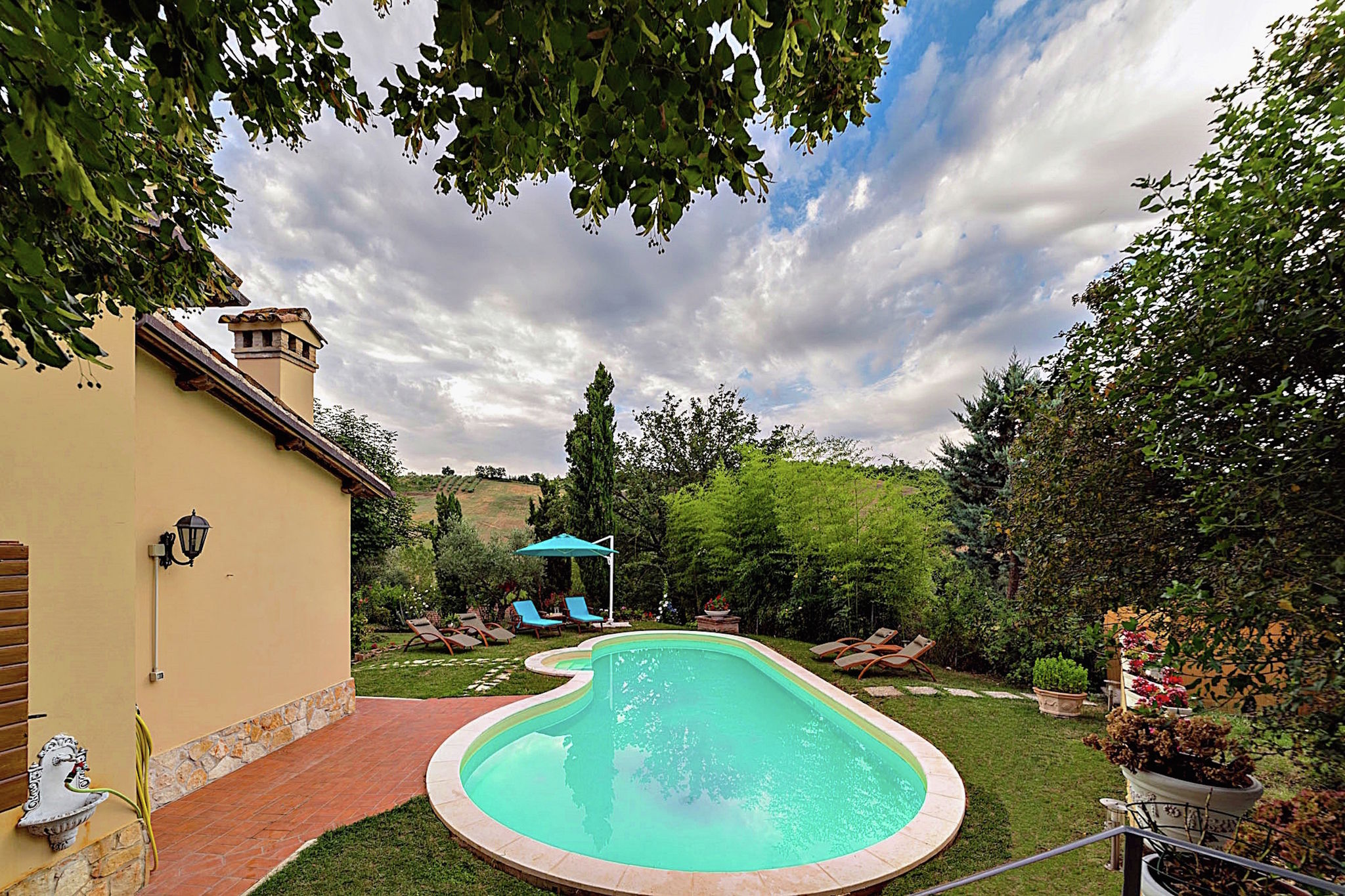 Heerlijke villa in Casenove met een zwembad