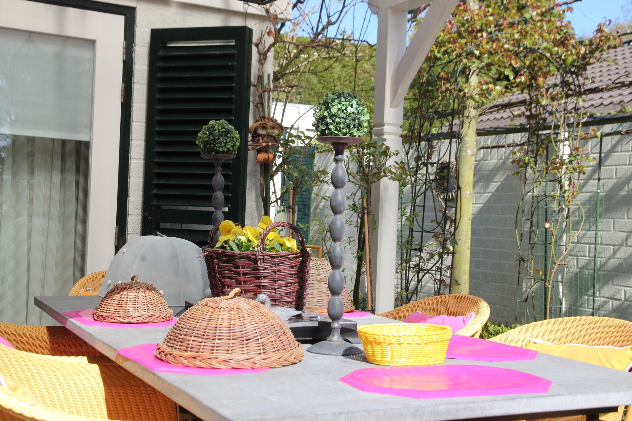 Welcoming Holiday Home in Heiloo with Sunlit Terrace