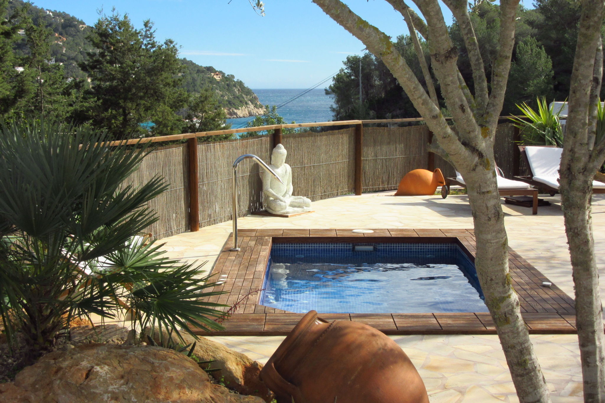 Schöne Villa mit Meerblick und einen solarbeheizten Whirlpool in den Garten!