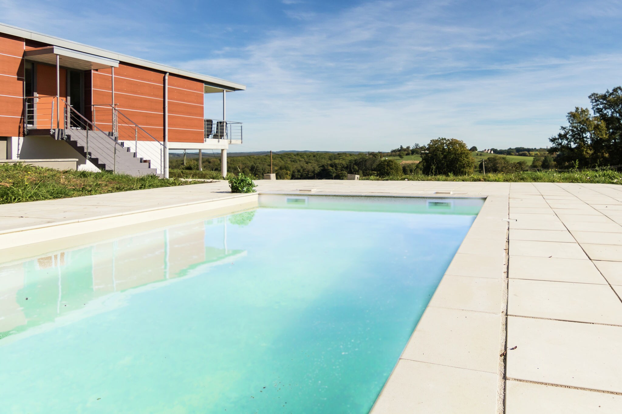 Luxuriöse Villa mit Swimmingpool in Limeyrat, Frankreich