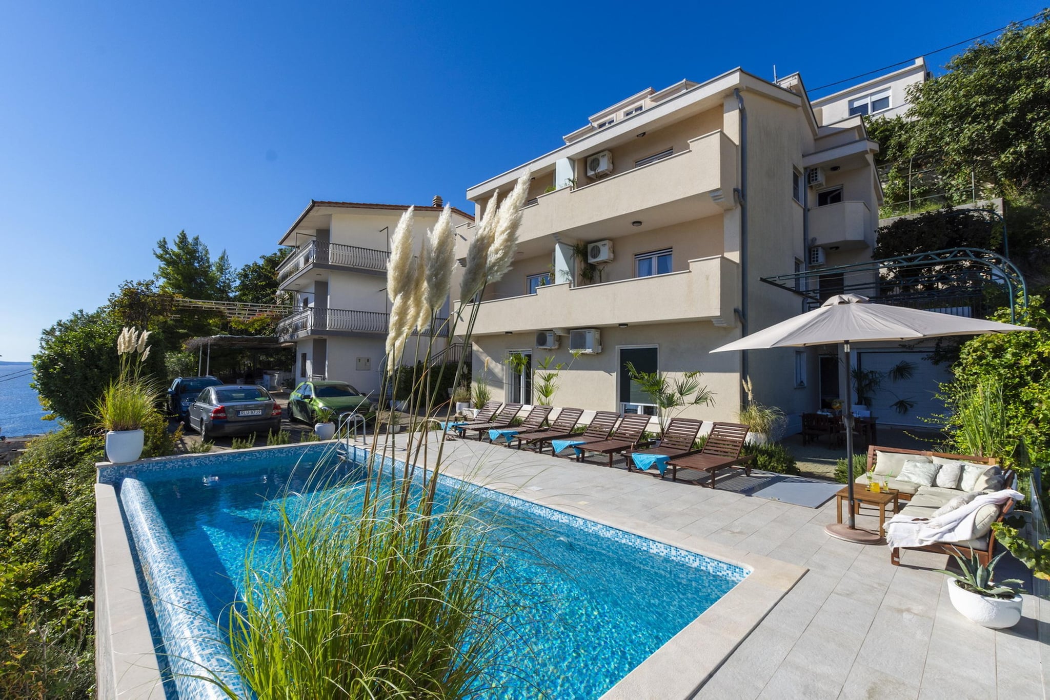 Shared pool apartment David- second floor - Zwembad