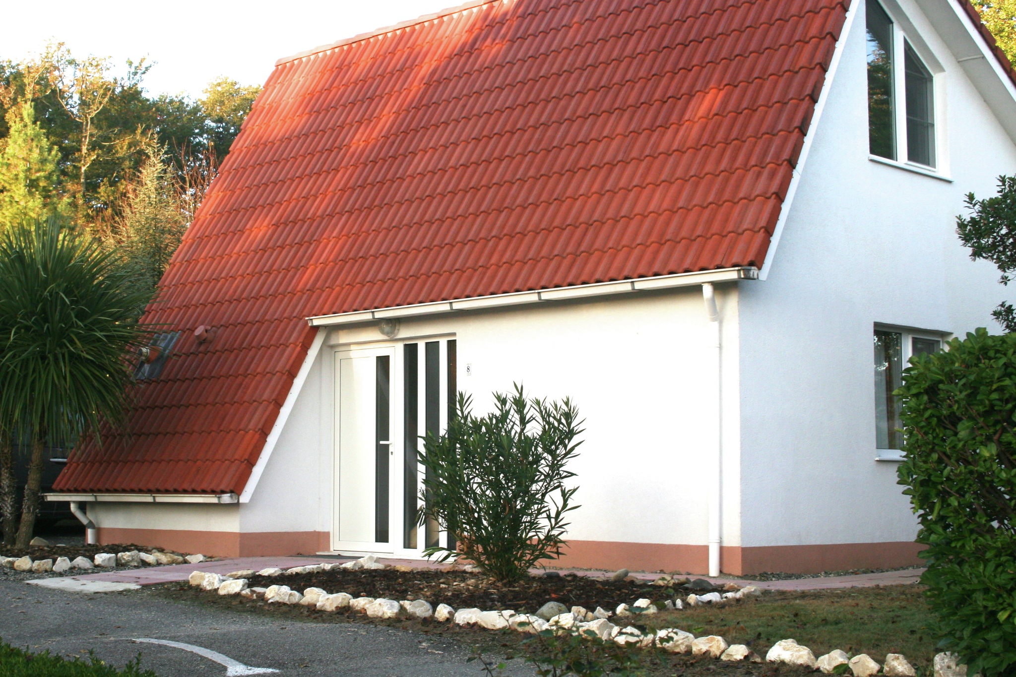 Schönes Haus mit Terrasse in einem gemütlichen Feriendorf