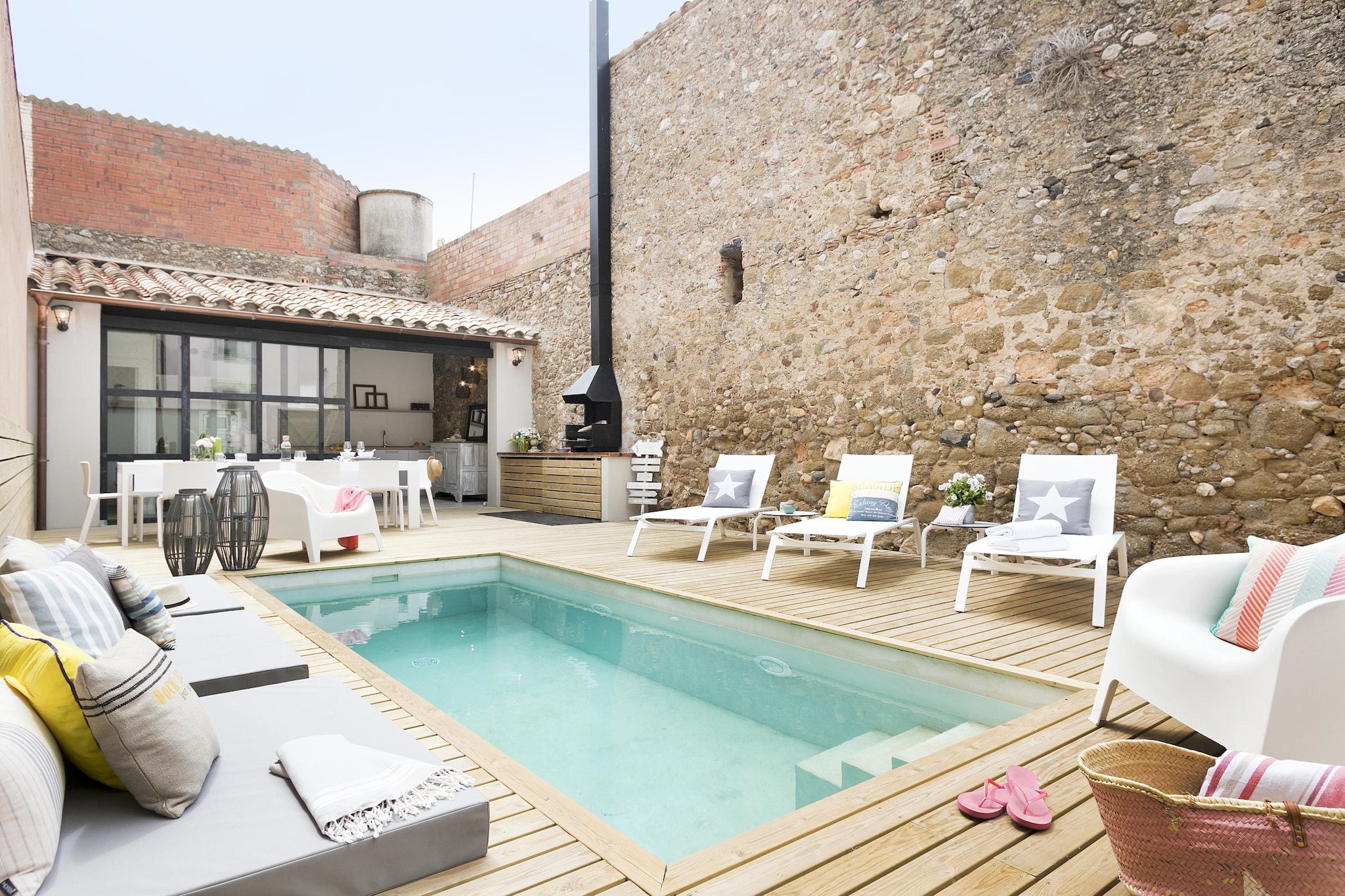 Belvilla by OYO Pink House