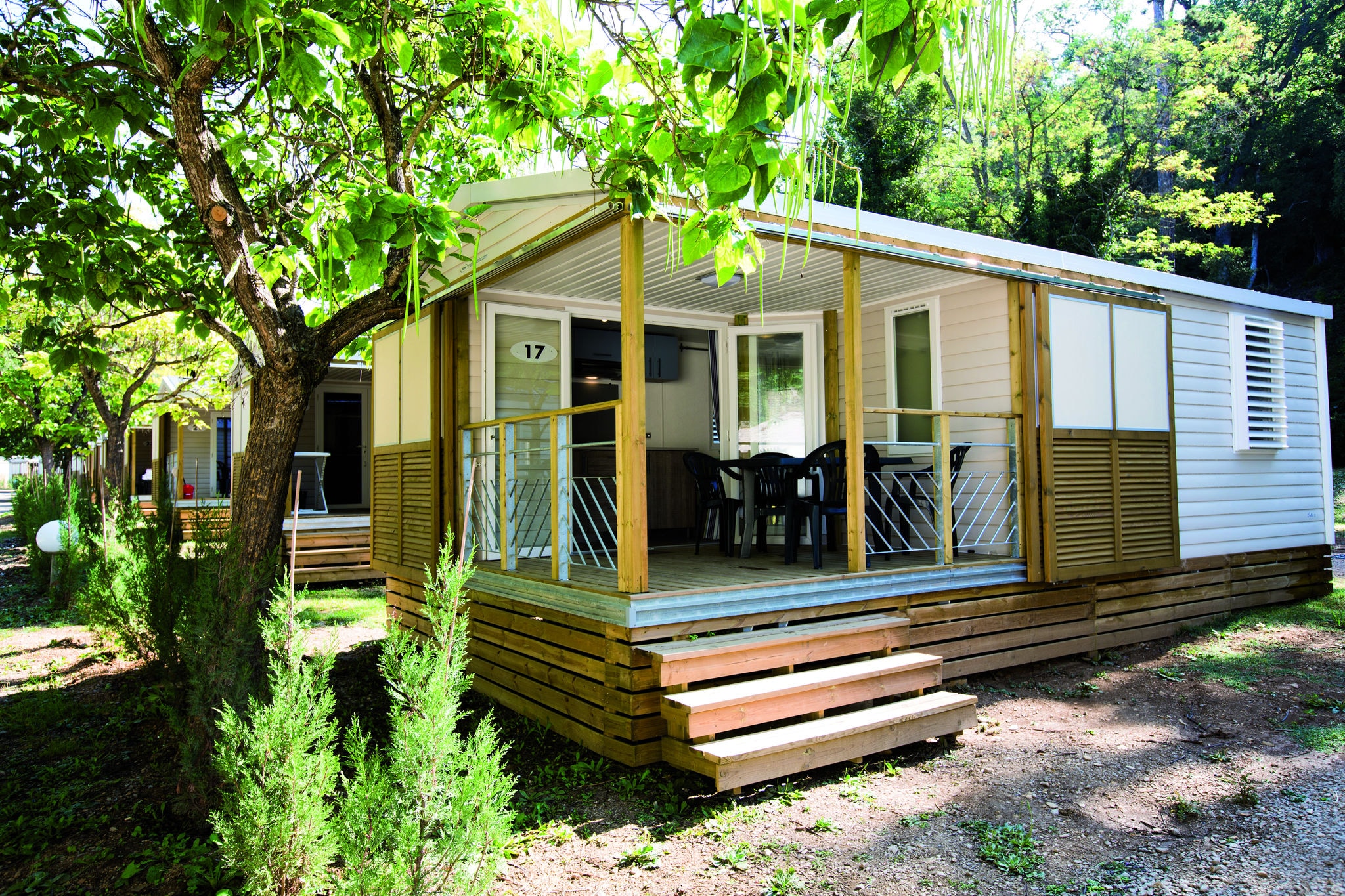 Charming mobile home in the Lubéron near a spa resort
