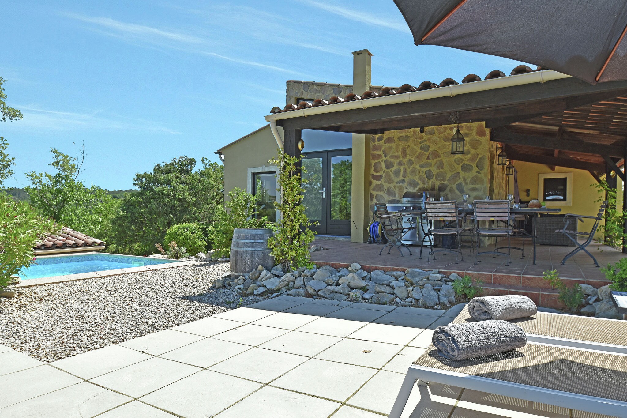 Luxuriöse Villa in Belvezet mit privatem Swimmingpool
