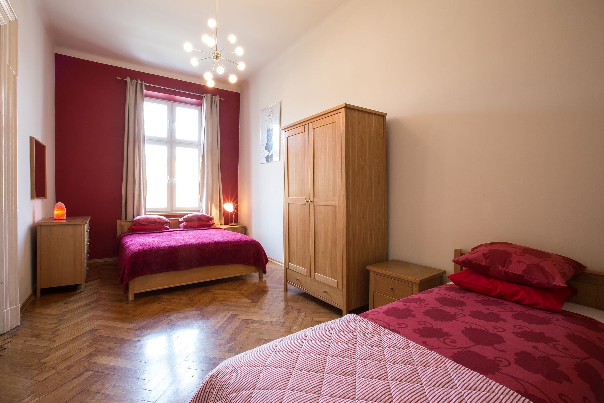 On the 2nd floor: (Living room(double bed, TV, DVD player, stereo unit), Kitchen(oven, microwave), bedroom(double bed), bedroom(single bed, double bed), bedroom(2x single bed), bathroom(bath tub, shower, washbasin, toilet, washing machine), bathroom(shower, washbasin, toilet))\n\nchildren\'s bed(on request), high chair(on request)