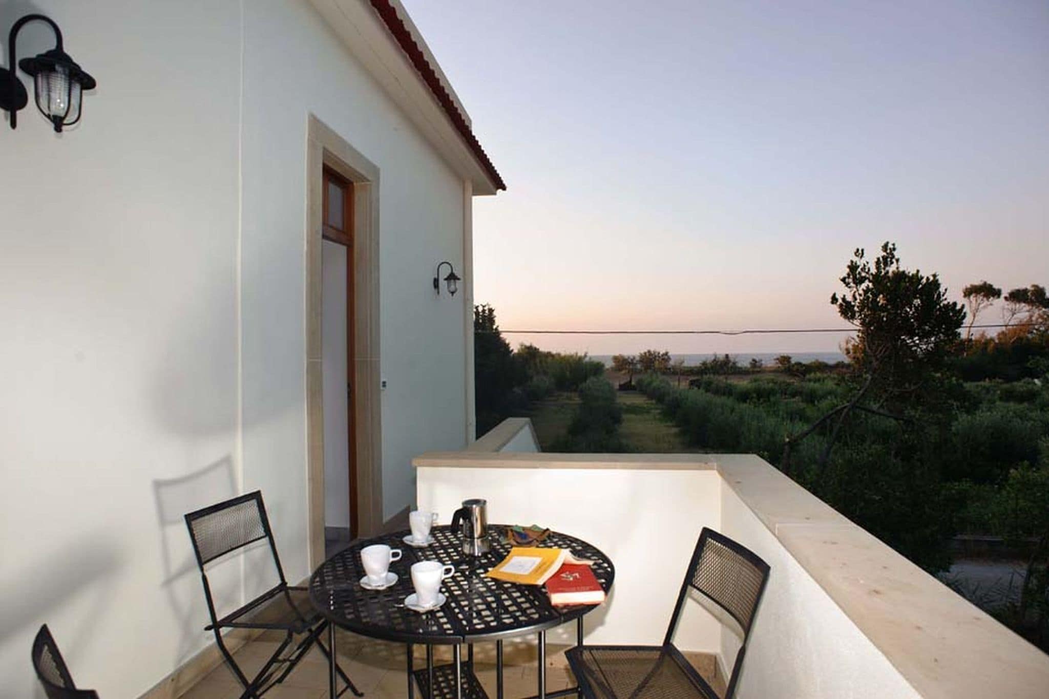 Detached villa in an excellent location, only 200 meters from the sea!