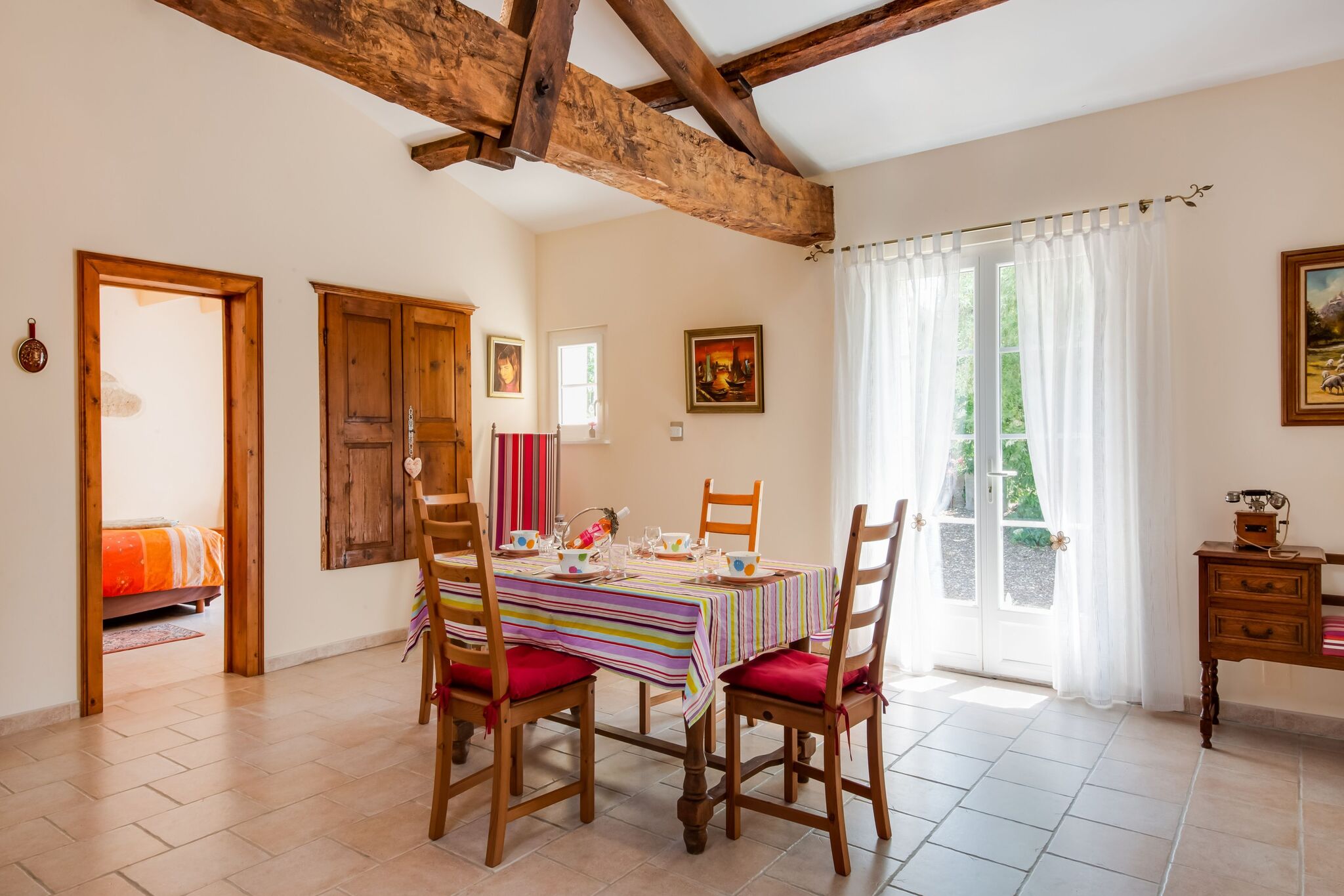 Tranquil Home in Saint-Martin-de-Gurson, 15min from Saint Emilion's vineyard