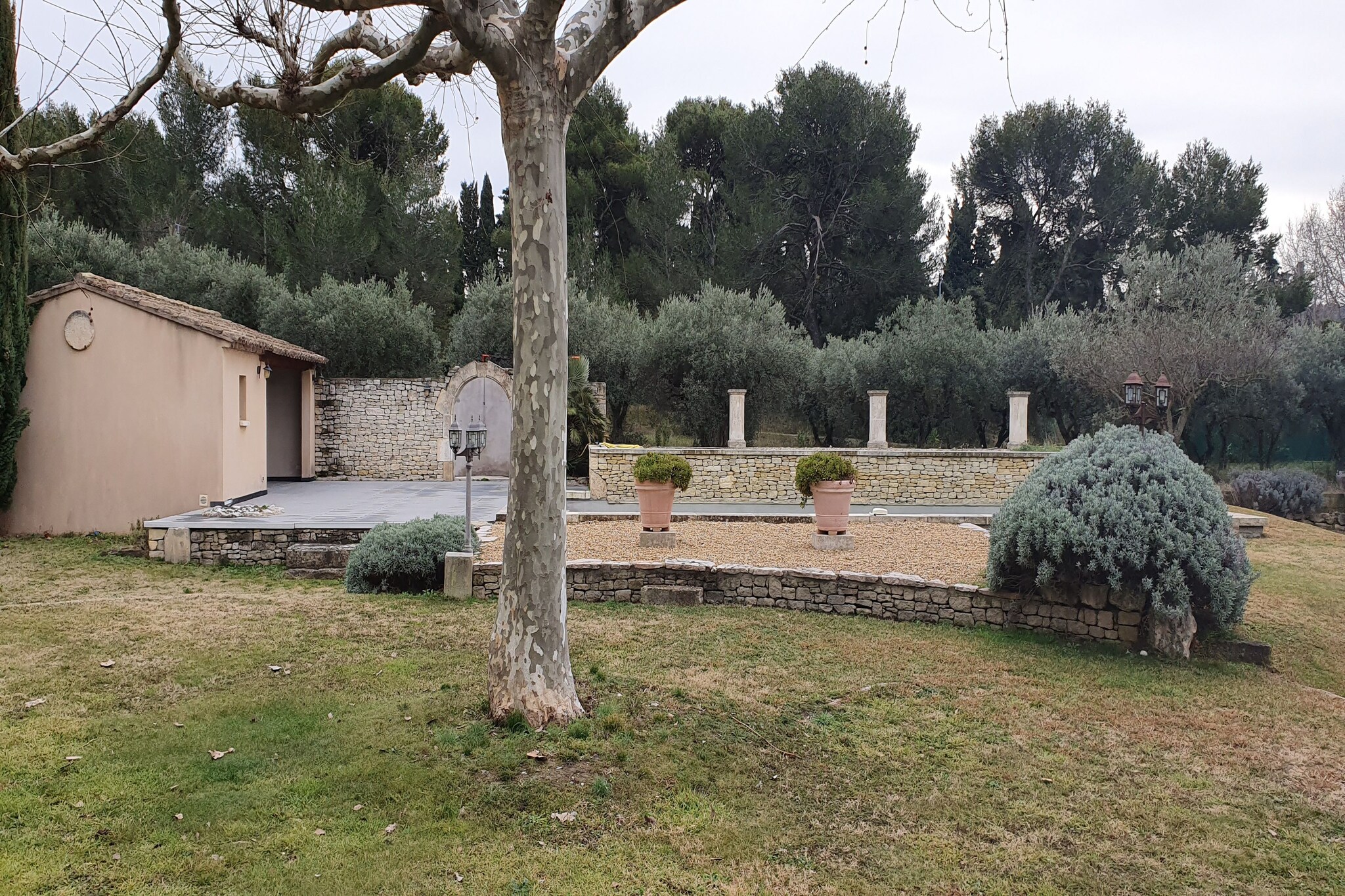 Simplistic Holiday Home in Orgon with Swimming Pool