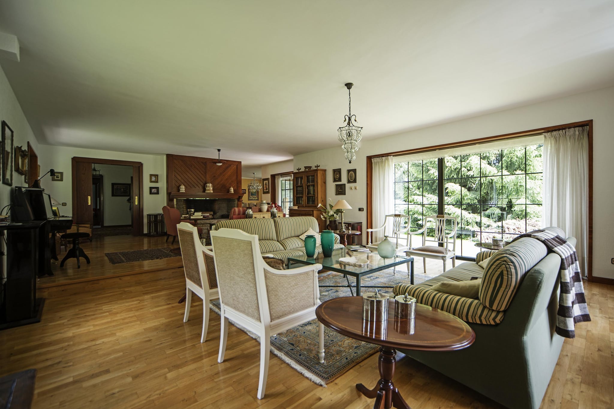 Ground floor: (Living room(TV, fireplace, stereo unit, balcony), dining room(dining table), Kitchen(cooker, coffee machine, oven, microwave, dishwasher, fridge-freezer), Landing, veranda, carport, terrace, garden(600 m2), BBQ)\n\nOn the 1st floor: (Sitting room(TV), Bedroom with bathroom(double bed), Bedroom with bathroom(double bed or 2 single beds), Bedroom with bathroom(double bed or 2 single beds), Bedroom with bathroom(4x single bed))\n\nheating