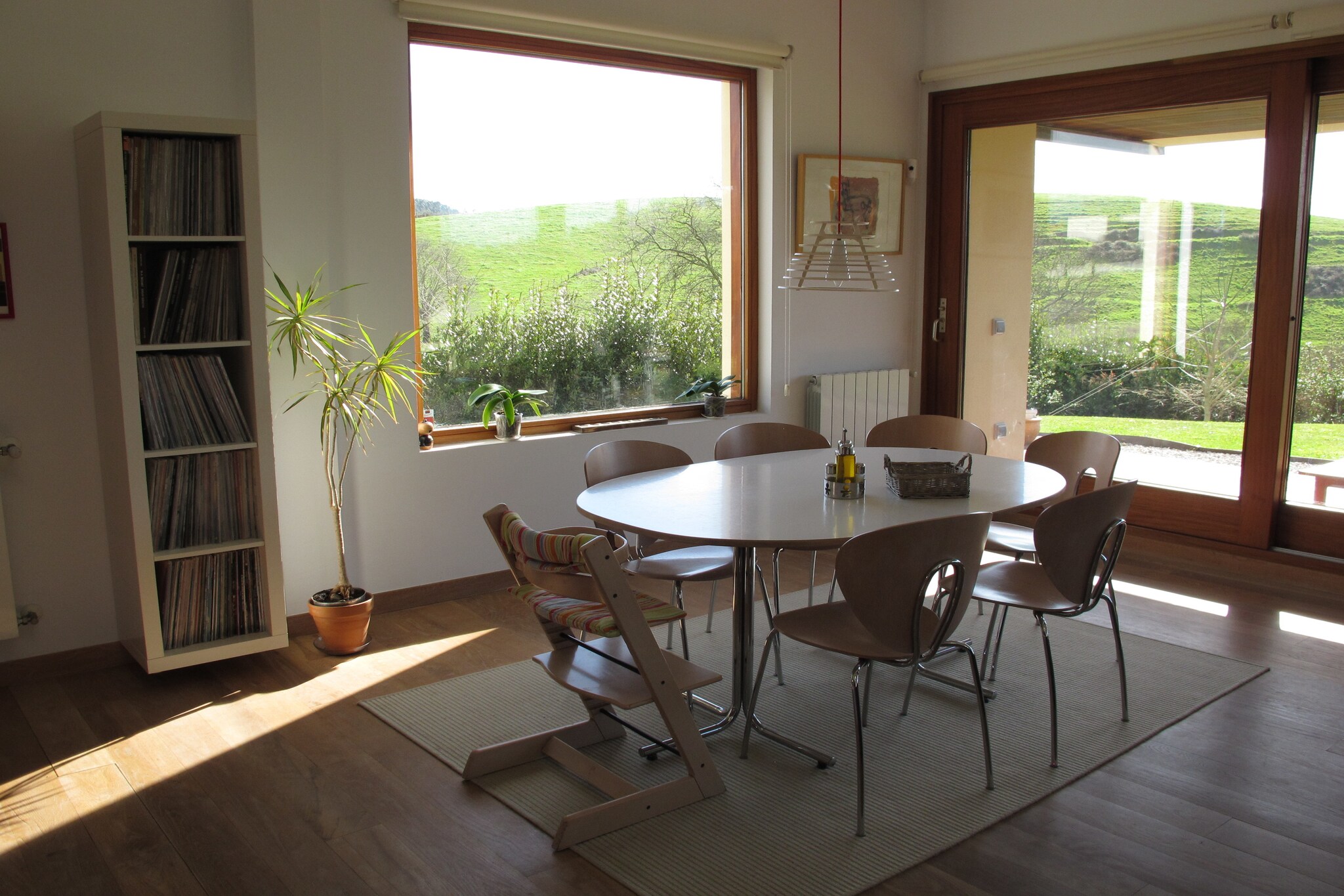 Ground floor: (hallway, Living room(TV, fireplace, CD player), Kitchen(oven, microwave, dishwasher, fridge-freezer), bedroom(double sofa bed), bathroom(toilet))\n\nOn the 1st floor: (bedroom(bunk bed), bedroom(single bed, single bed), bedroom(single bed, single bed), bathroom(bathtub with shower, toilet))\n\ngarage, washing machine, garden doors, garden(private), garden furniture, play equipment