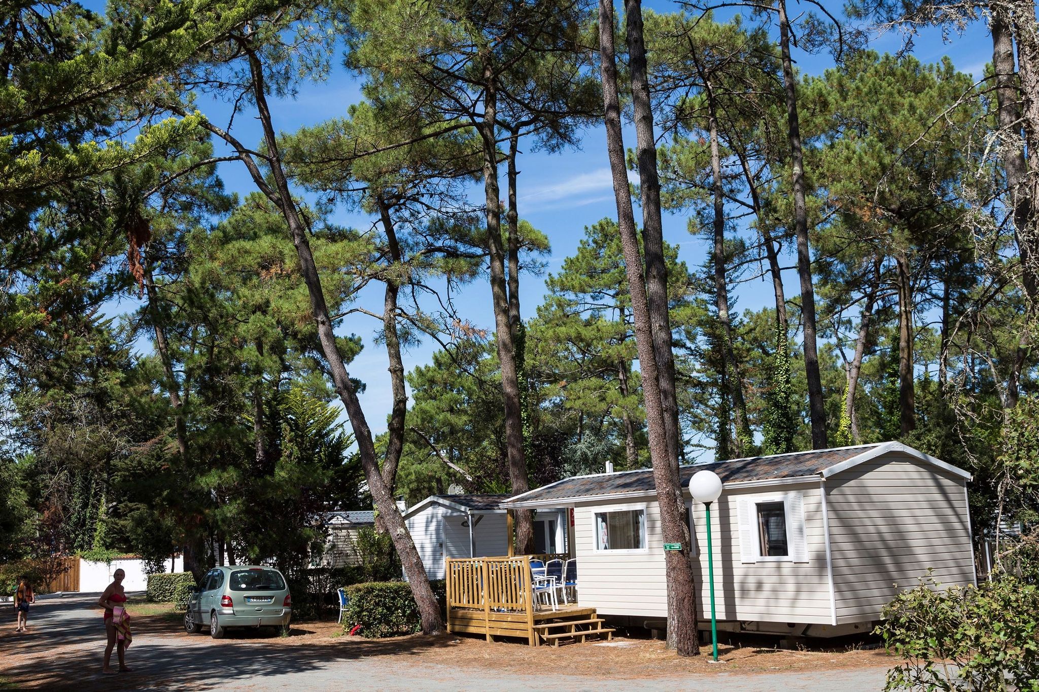 Comfortable mobile home with porch, located near the beach