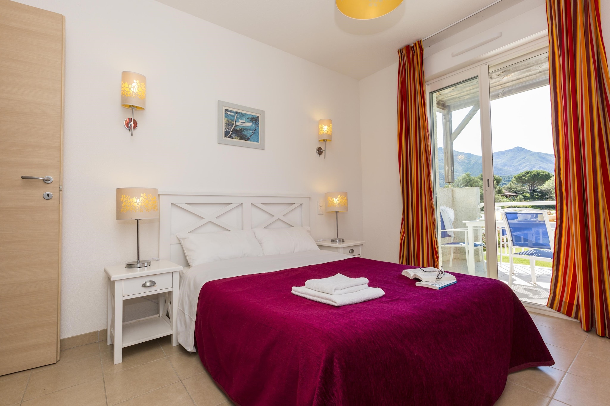 Kitchenette(cooker(ceramic), combination microwave, dishwasher, fridge), Living/bed room(double trundle bed), bedroom(double bed), bedroom(single bed, single bed), bathroom(shower, toilet), balcony or terrace, air conditioning, garden furniture