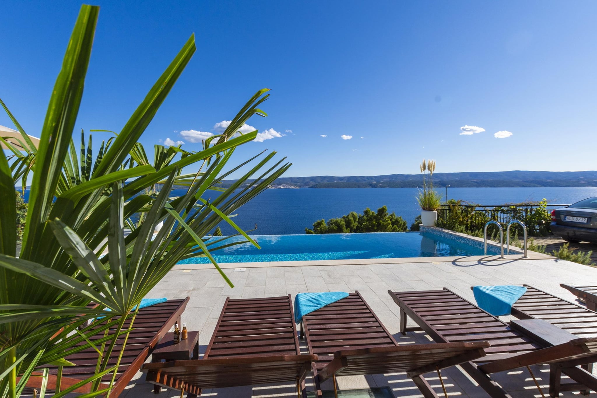 Shared pool apartment David- second floor - Terrasbalkon