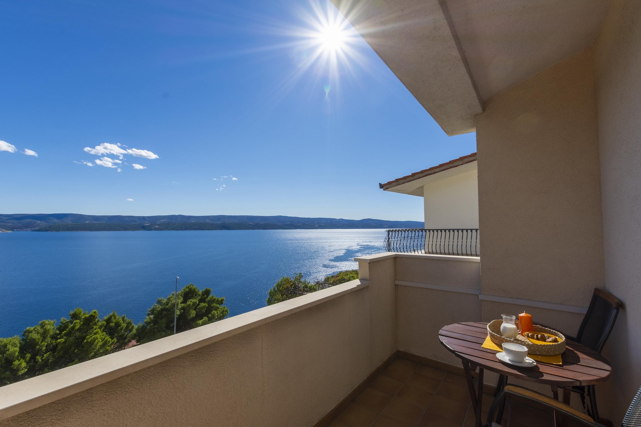 Shared pool apartment David- second floor - Terrasbalkon