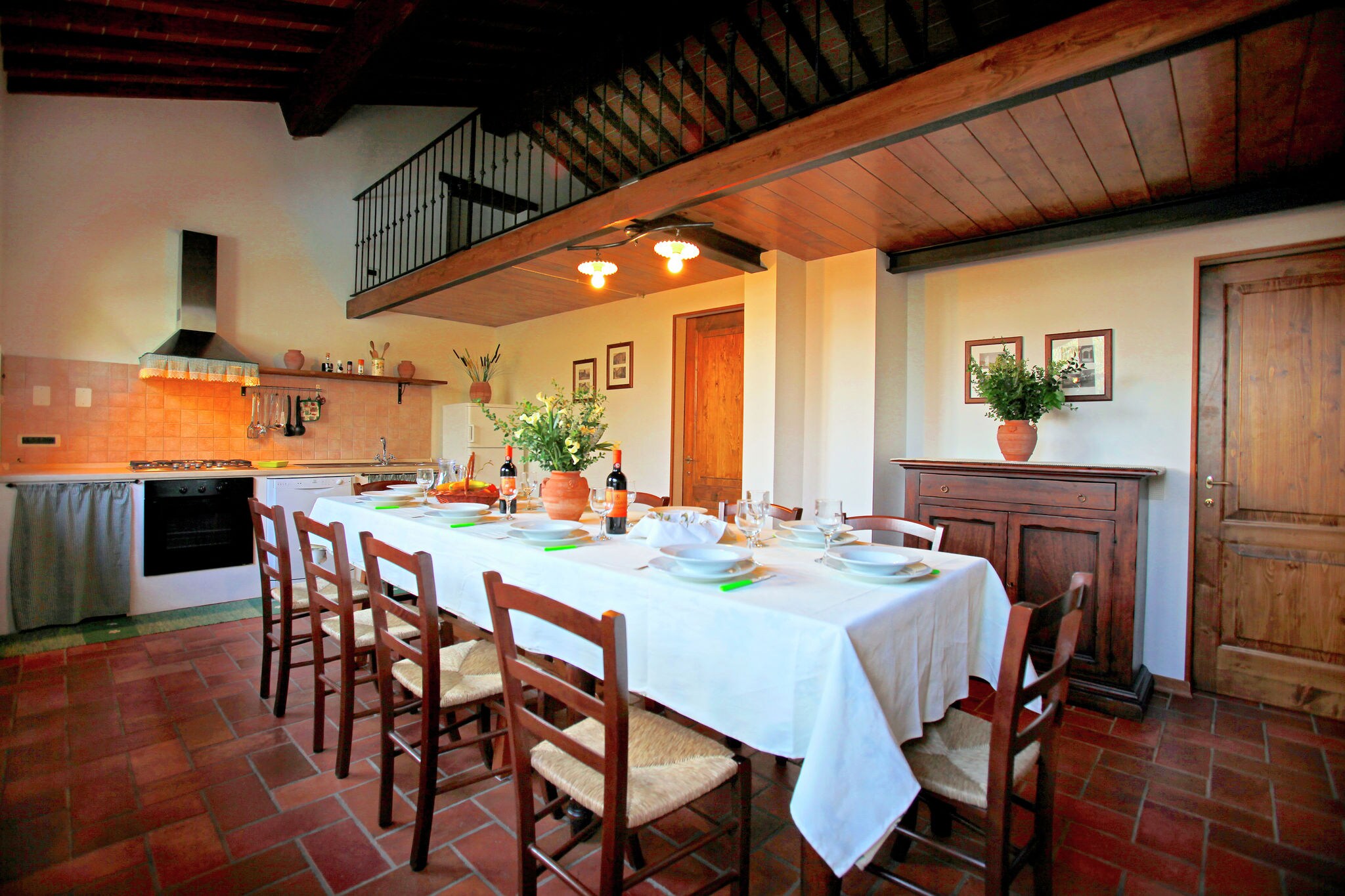 Villa with private swimming pool, spacious garden and magnificent views, 2km away from the town