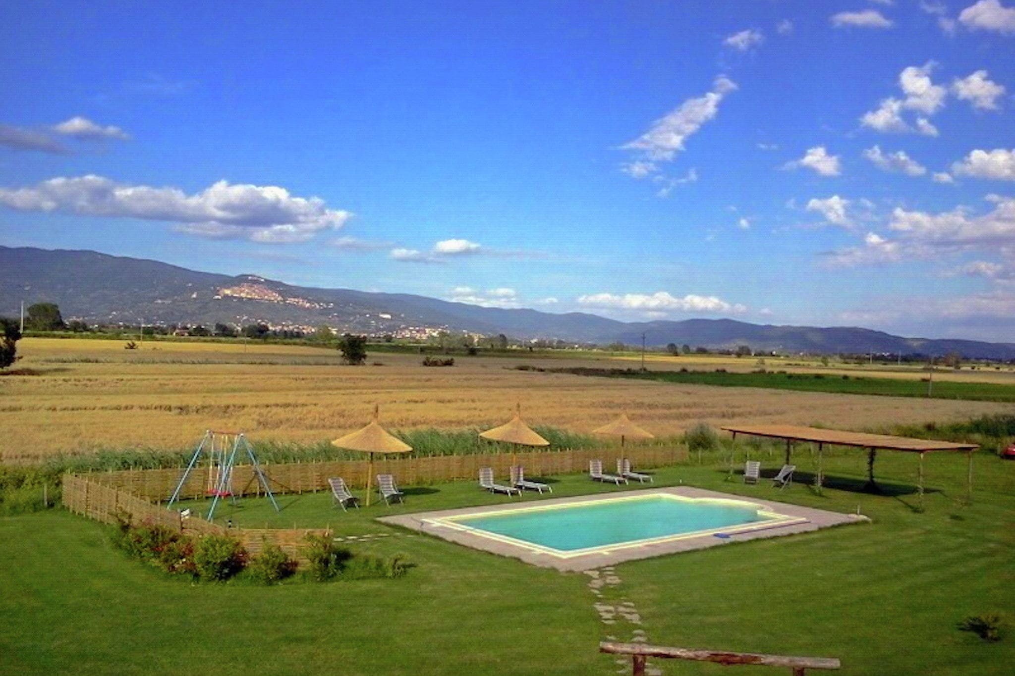 Typisch Toscaanse boerderij in Cortona met privézwembad