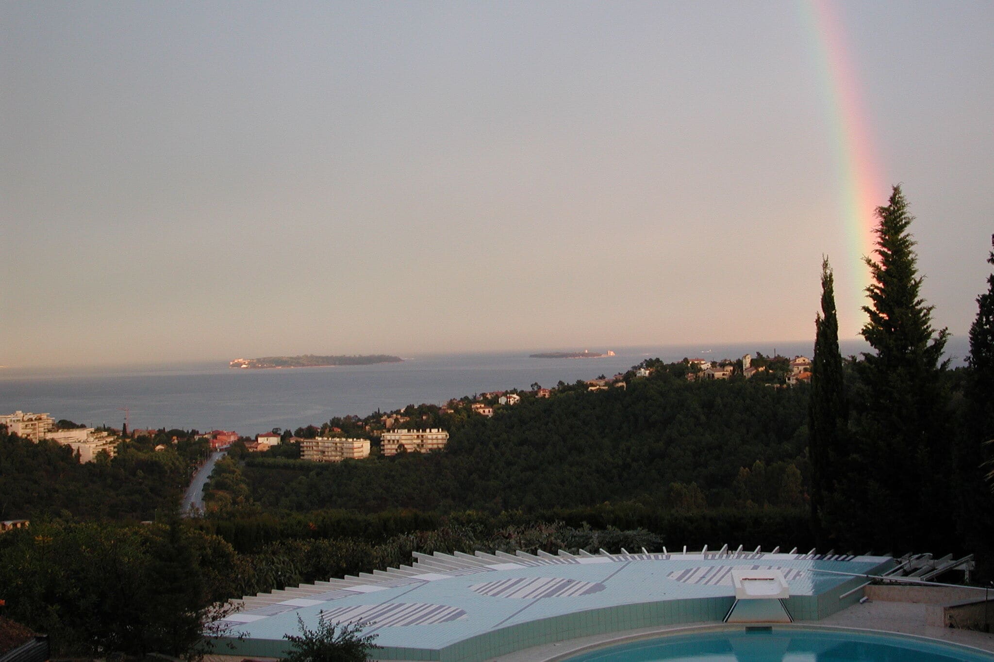 Luxueuse villa d'architecte sur la Cote d'Azur au calme avec vue mer et montagne