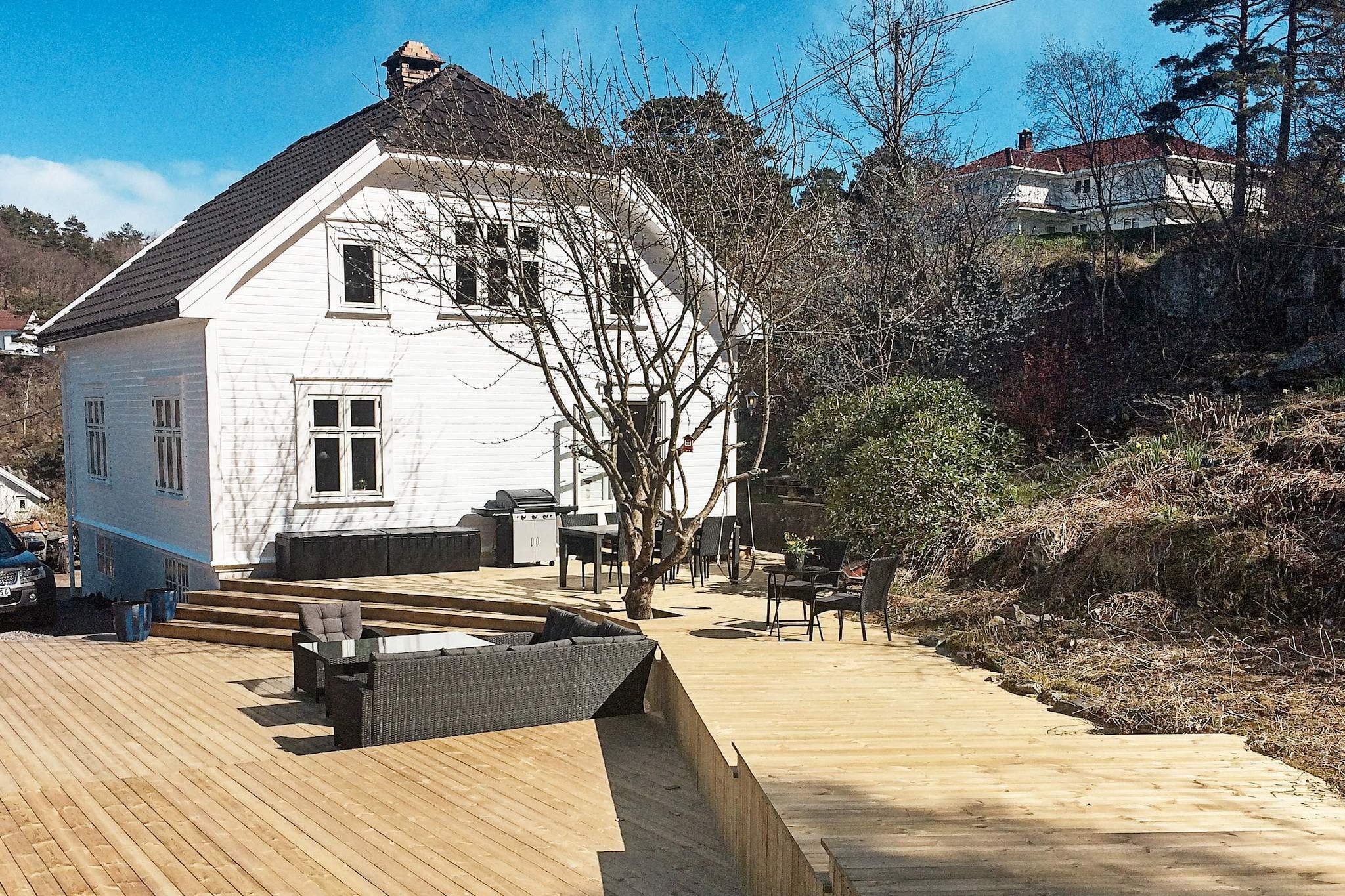 Nice holiday home with great views, right by the Kåsefjord with good fishing opportunities. The house is a detached house built in 1932, renovated in 2007. The holiday home is idyllically located by the fjord on a hilly natural plot with a beautiful, spacious terrace of 200 m². Fantastic views of the fjord, wooded hills and islets. Here you can relax in the sun or prepare the day's catch on the gas grill. From the entrance there is the entrance to the bathroom, which has underfloor heating, washing machine and dryer. Cozy living room with TV and efficient oil fireplace. In extension of the living room there is a bright and spacious dining room with a charming, rustic wood stove. Open, well-equipped kitchen with patio door to the southwest-facing terrace. Three bedrooms upstairs; one with a double bed, one with two single beds that can be folded and one with a family bunk with space for three. Two cots (0-3 years) are available, and there is plenty of space for these in 2 of the bedrooms. The house is beautifully situated in a hilly, wooded landscape with only 50 m to the fjord. In Kåsefjorden there are rich fishing opportunities, especially sea trout. The holiday home is located approx. 20 km east of Kristiansand which is the nearest town, and approx. 17 km west of Lillesand which is a classic Norwegian southern village. The area offers varied nature experiences, and the Zoo is located approx. 12 km from the house. Local shop approx. 2 km from the house, a larger grocery store in Rona approx. 13 km from the house. Sørlandsparken 16 km away also offers good shopping opportunities. The nearest neighbor is 50 m below the holiday home and in a family with the owner. Parking for 2 cars right next to the house. The house has a basement that is not accessible to guests. The road from the main road to the house is relatively narrow and hilly. The owner's private pier is not intended as a place to stay for guests, but you have access to the sea and a boat for rent from the pier by agreement with the owner. At the pier is a gutting bench and the owner's boathouse where guests can use a freezer of 500 l.