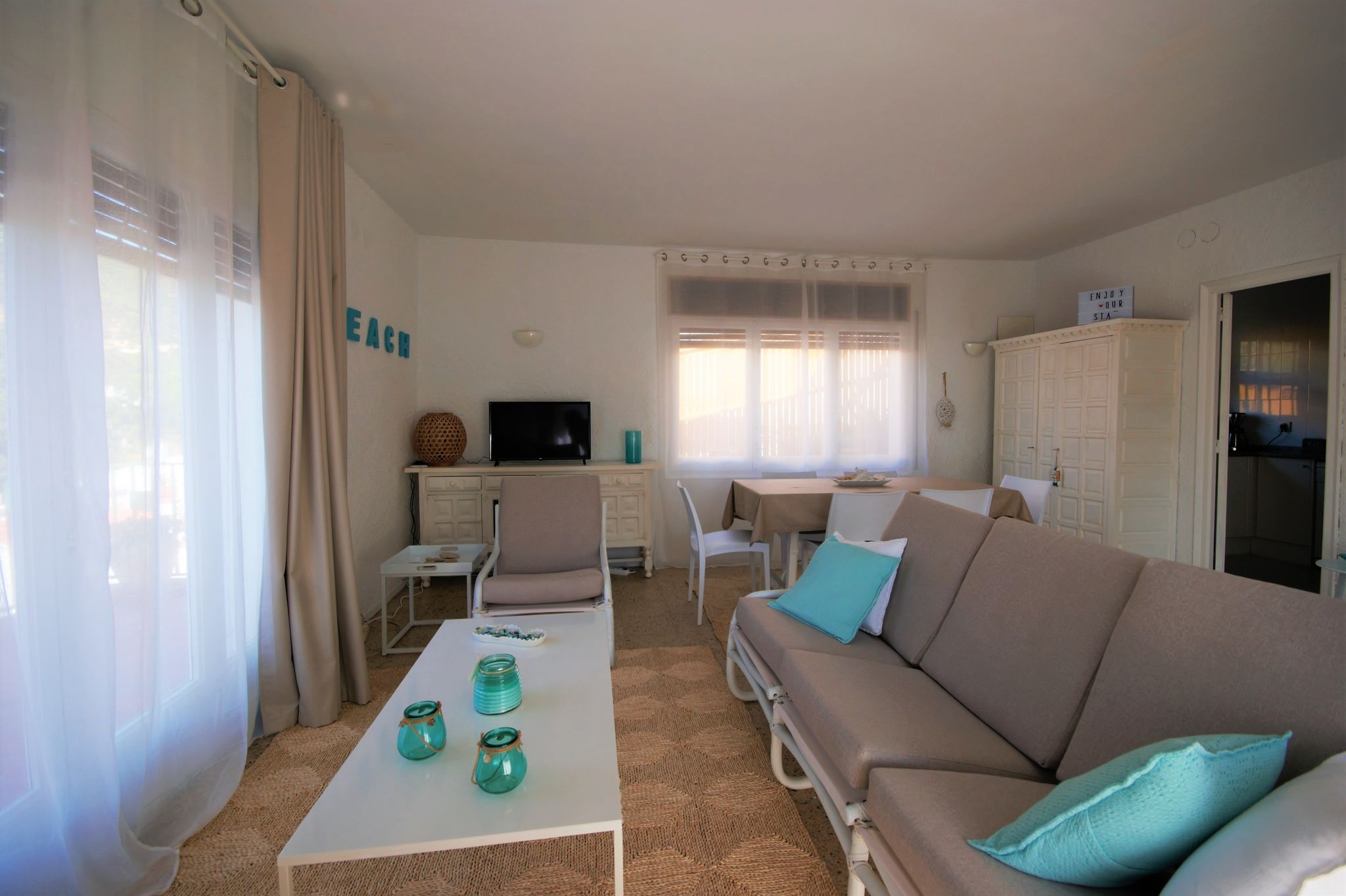 Mooie villa met zeezicht voor 6 in woonwijk Costa Brava op 150m van het strand.