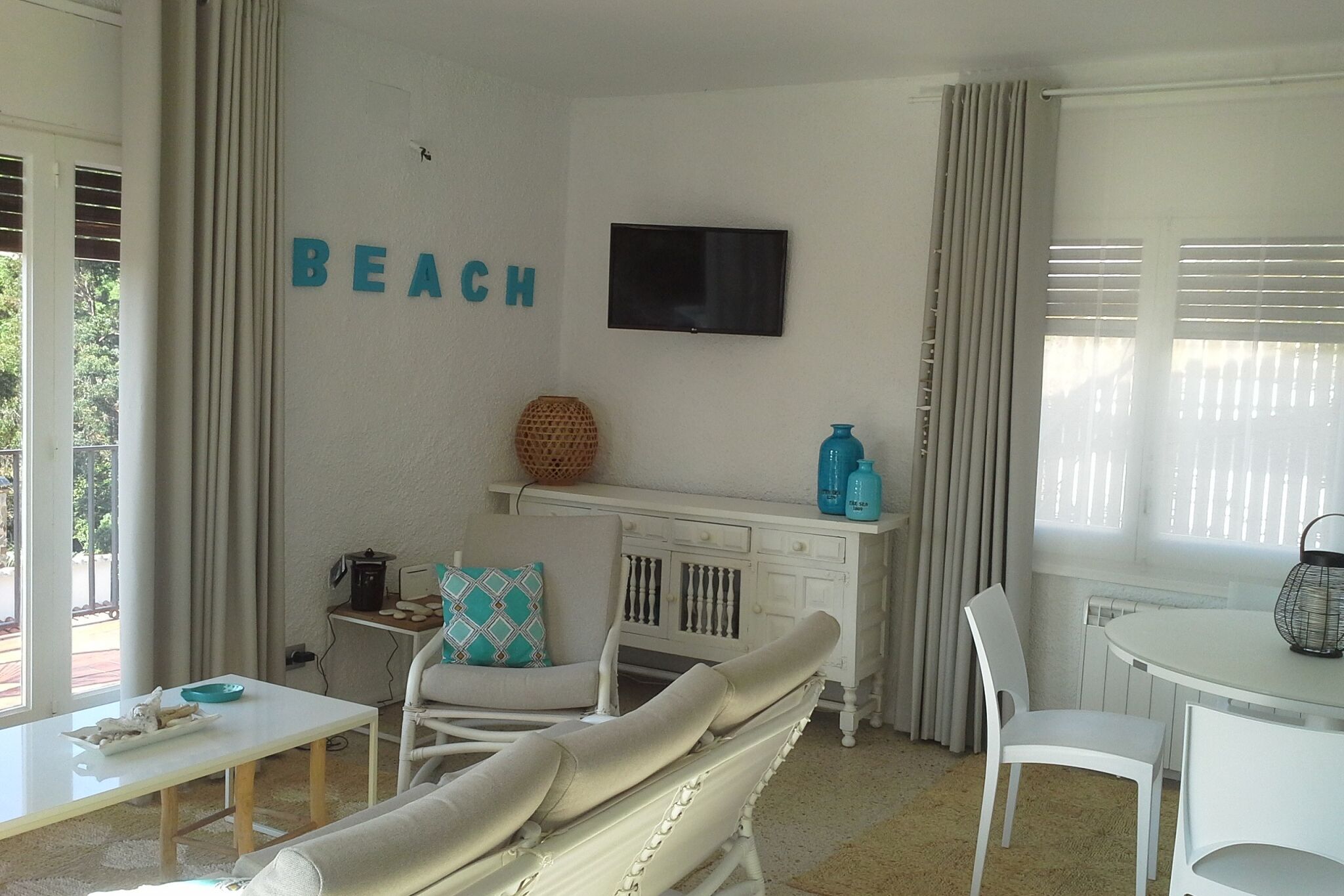 Mooie villa met zeezicht voor 6 in woonwijk Costa Brava op 150m van het strand.