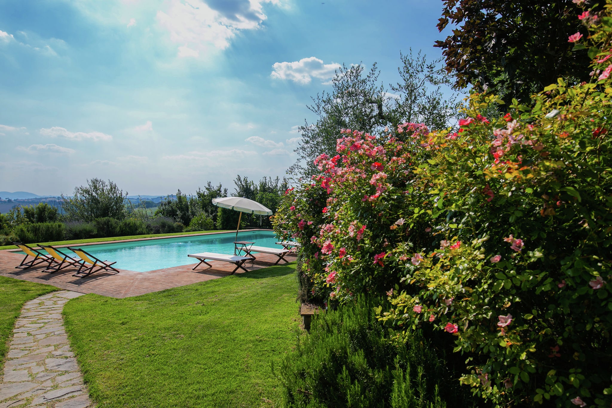 Villa with private swimming pool and spacious garden in the Valdichiana, close to Cortona