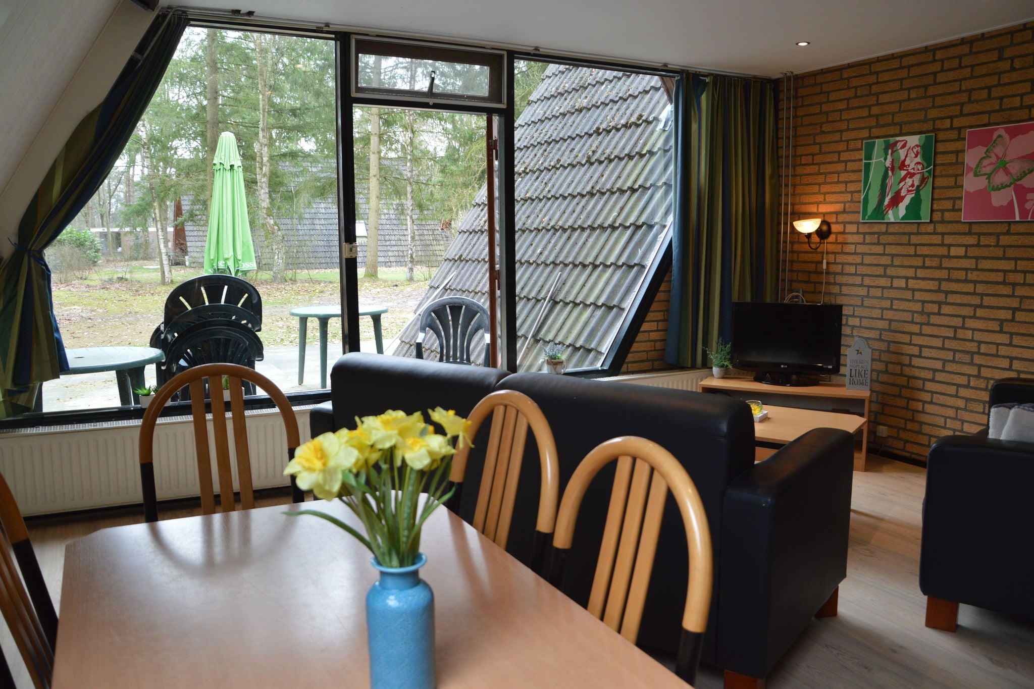 Modernes Ferienhaus inmitten eines üppigen Waldes in Limburg